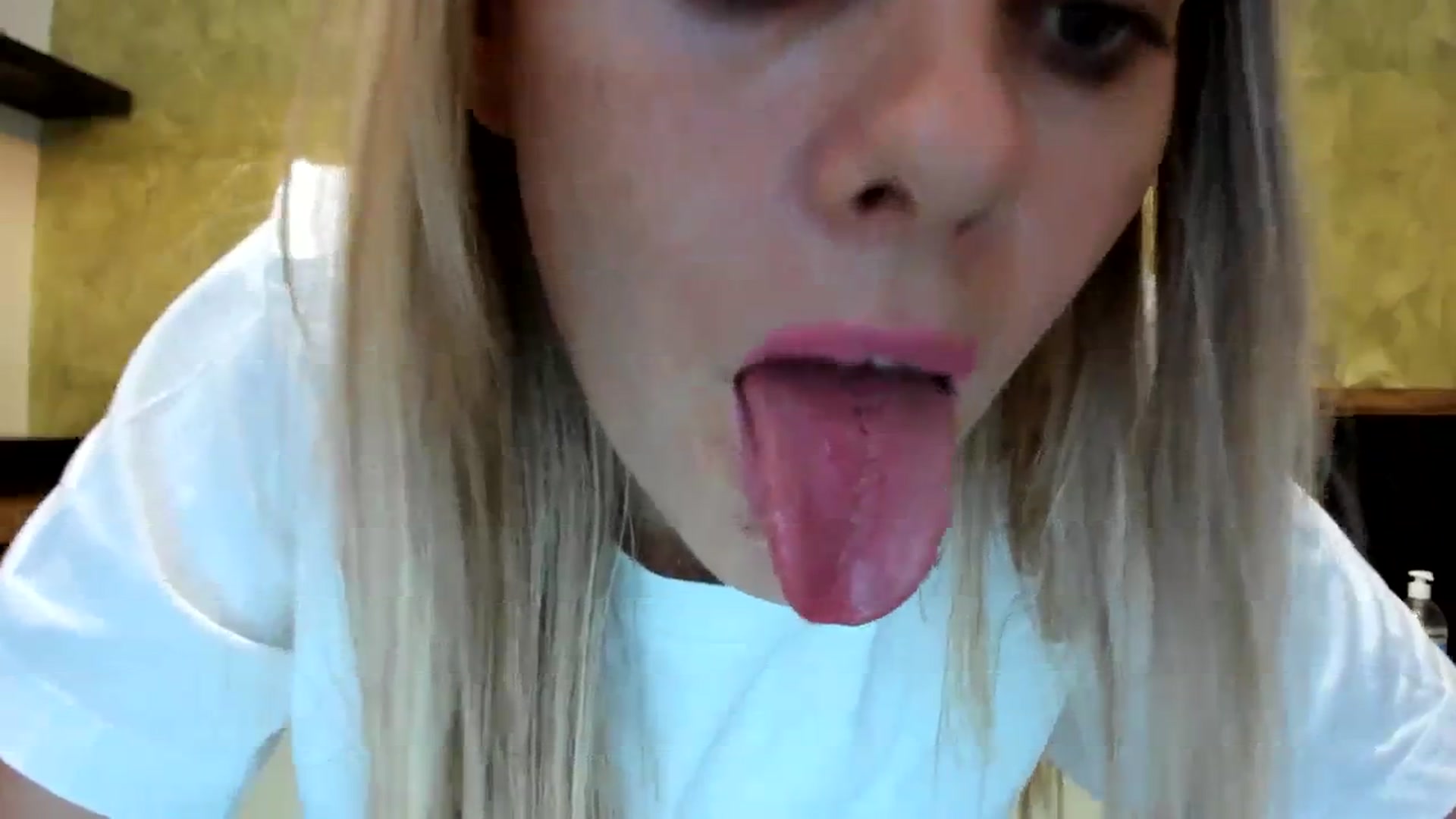 Gallery image thumbnail from DebbyPaige's myfreecams stream on, 10/04/2023, 13:04 image 3 of 20