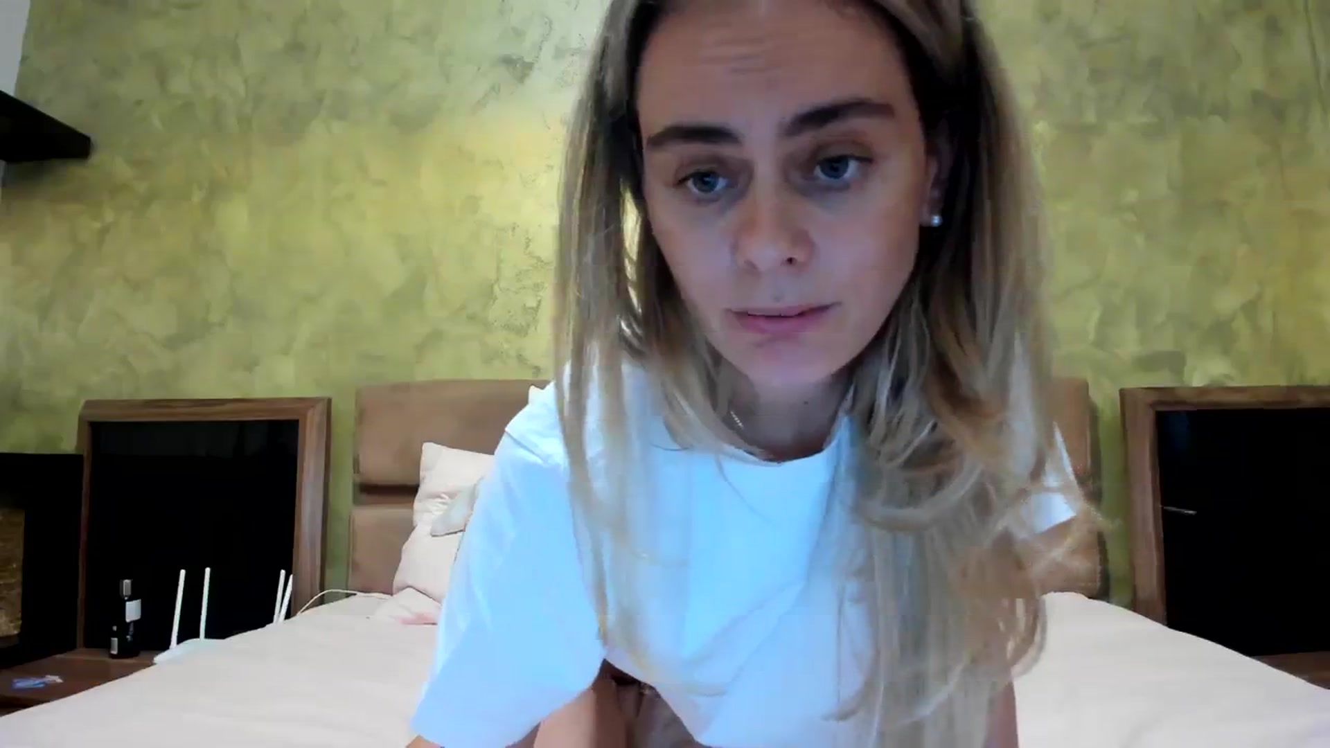 Gallery image thumbnail from DebbyPaige's myfreecams stream on, 10/16/2023, 13:11 image 19 of 20