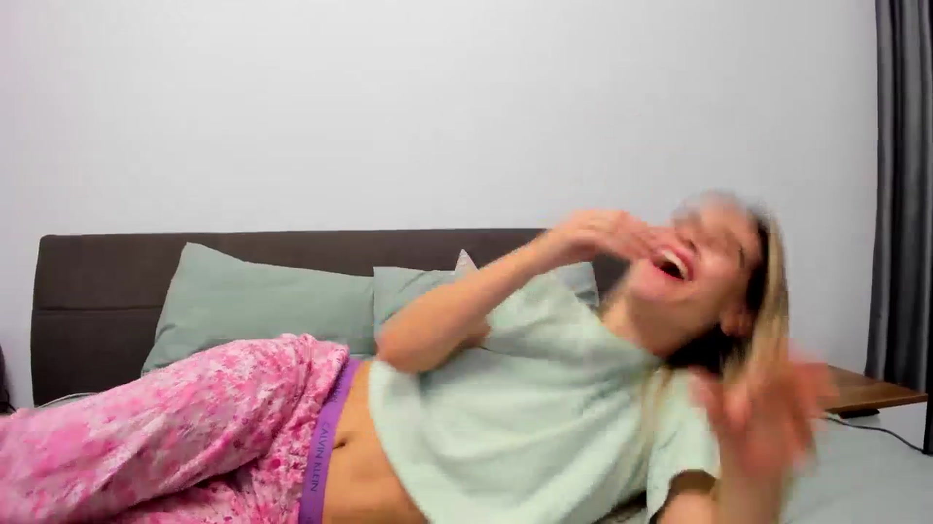 Gallery image thumbnail from DebbyPaige's myfreecams stream on, 10/28/2023, 21:05 image 18 of 20