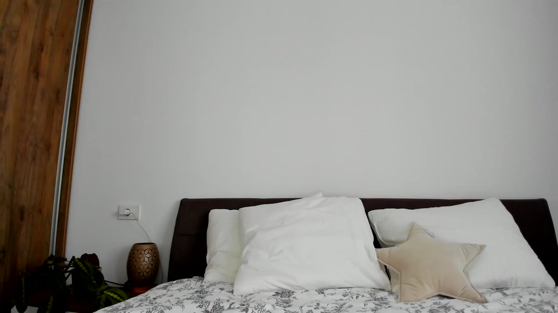 Gallery image thumbnail from DebbyPaige's myfreecams stream on, 11/01/2023, 15:38 image 10 of 20
