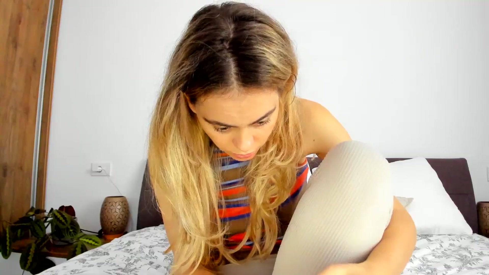 Gallery image thumbnail from DebbyPaige's myfreecams stream on, 11/01/2023, 15:38 image 11 of 20