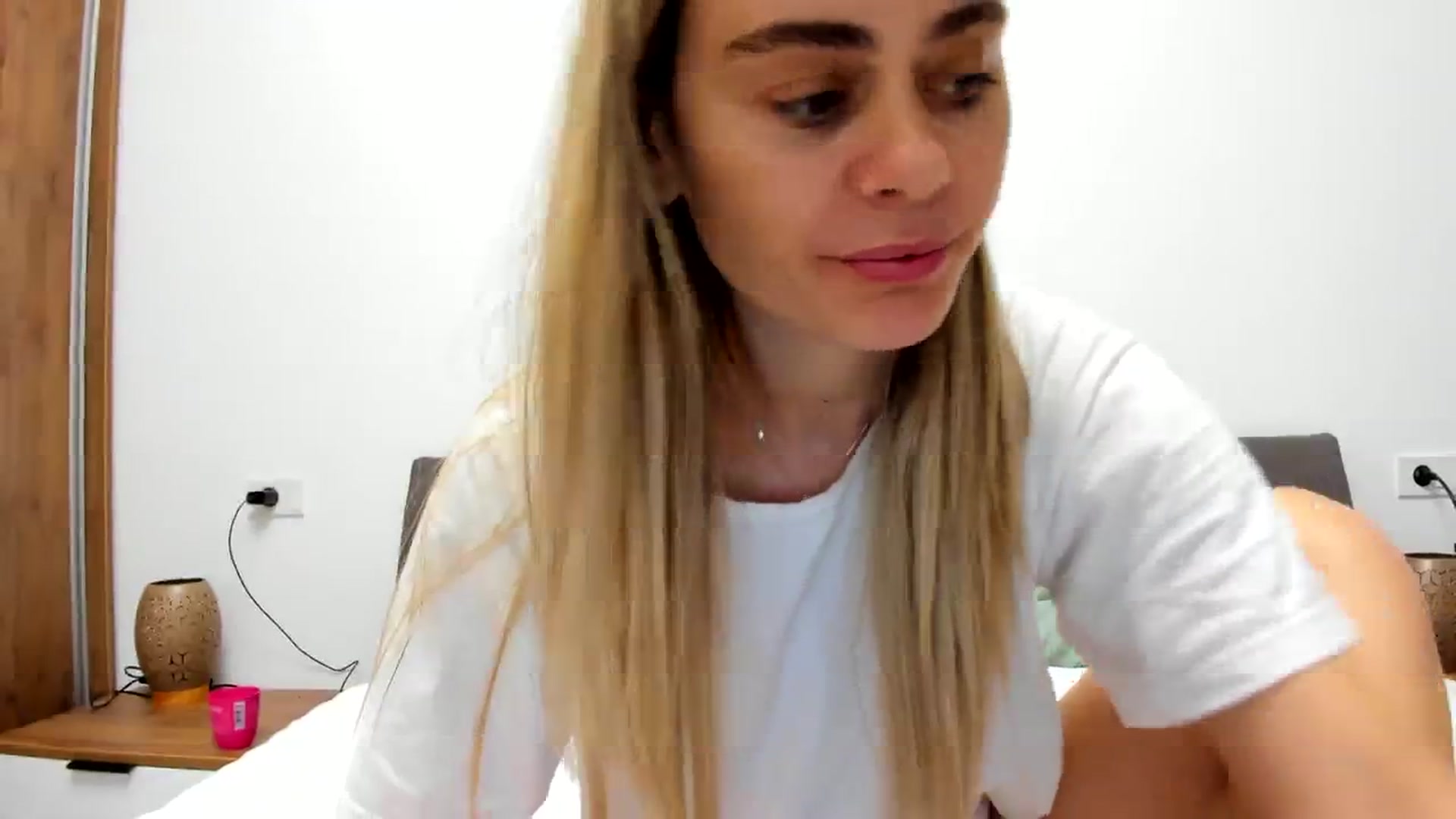 Gallery image thumbnail from DebbyPaige's myfreecams stream on, 11/10/2023, 14:35 image 11 of 20