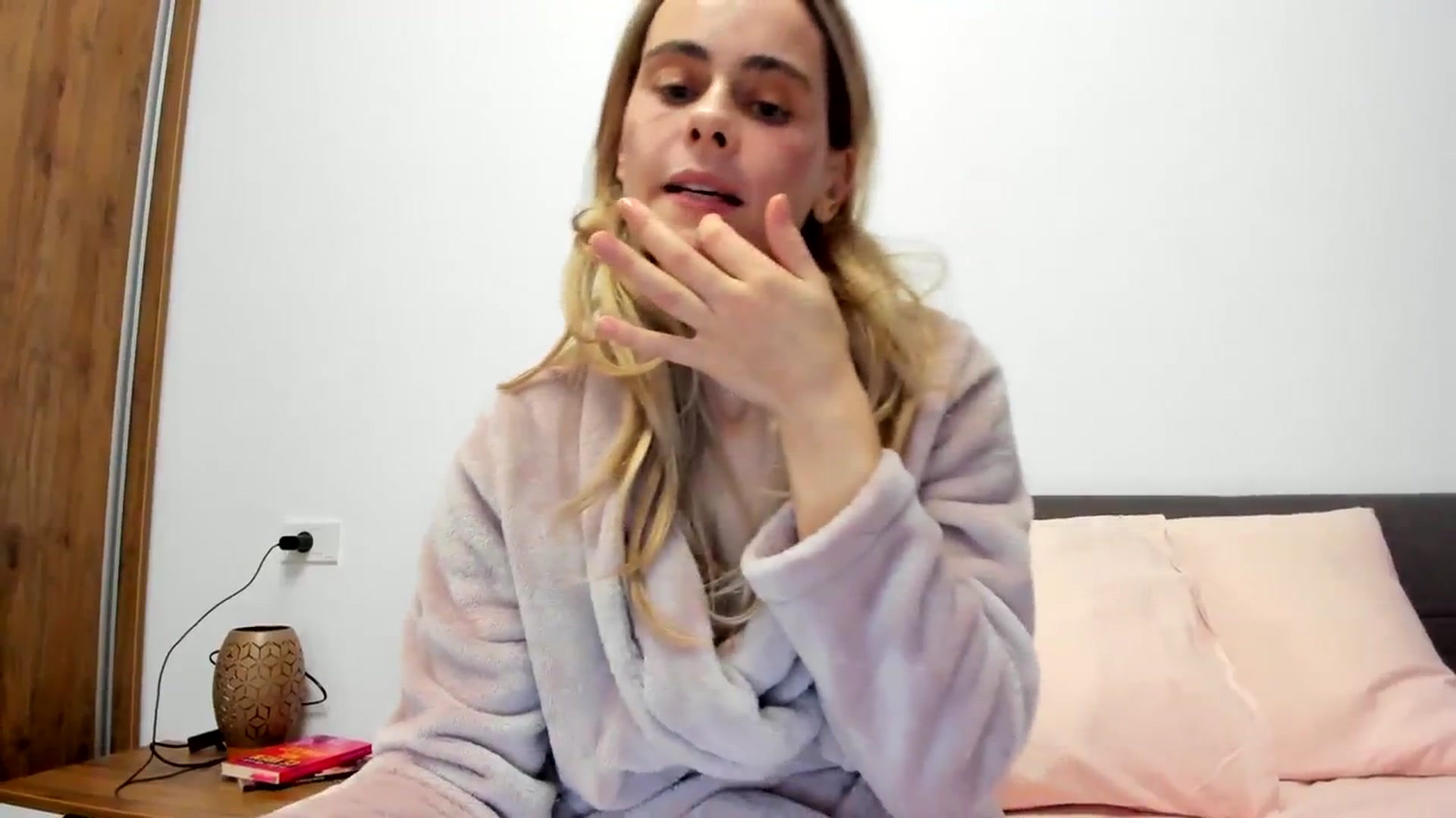 Gallery image thumbnail from DebbyPaige's myfreecams stream on, 11/18/2023, 18:45 image 2 of 20