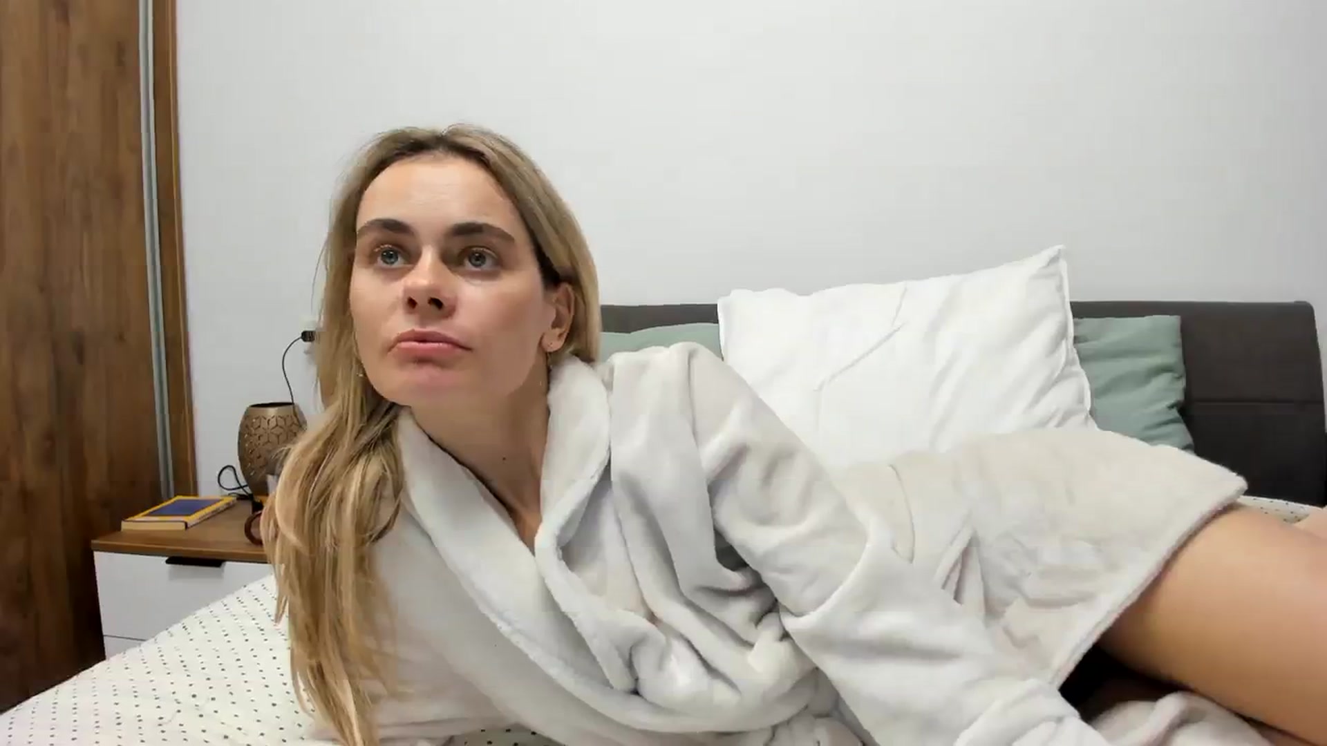 Gallery image thumbnail from DebbyPaige's myfreecams stream on, 12/01/2023, 12:27 image 3 of 20