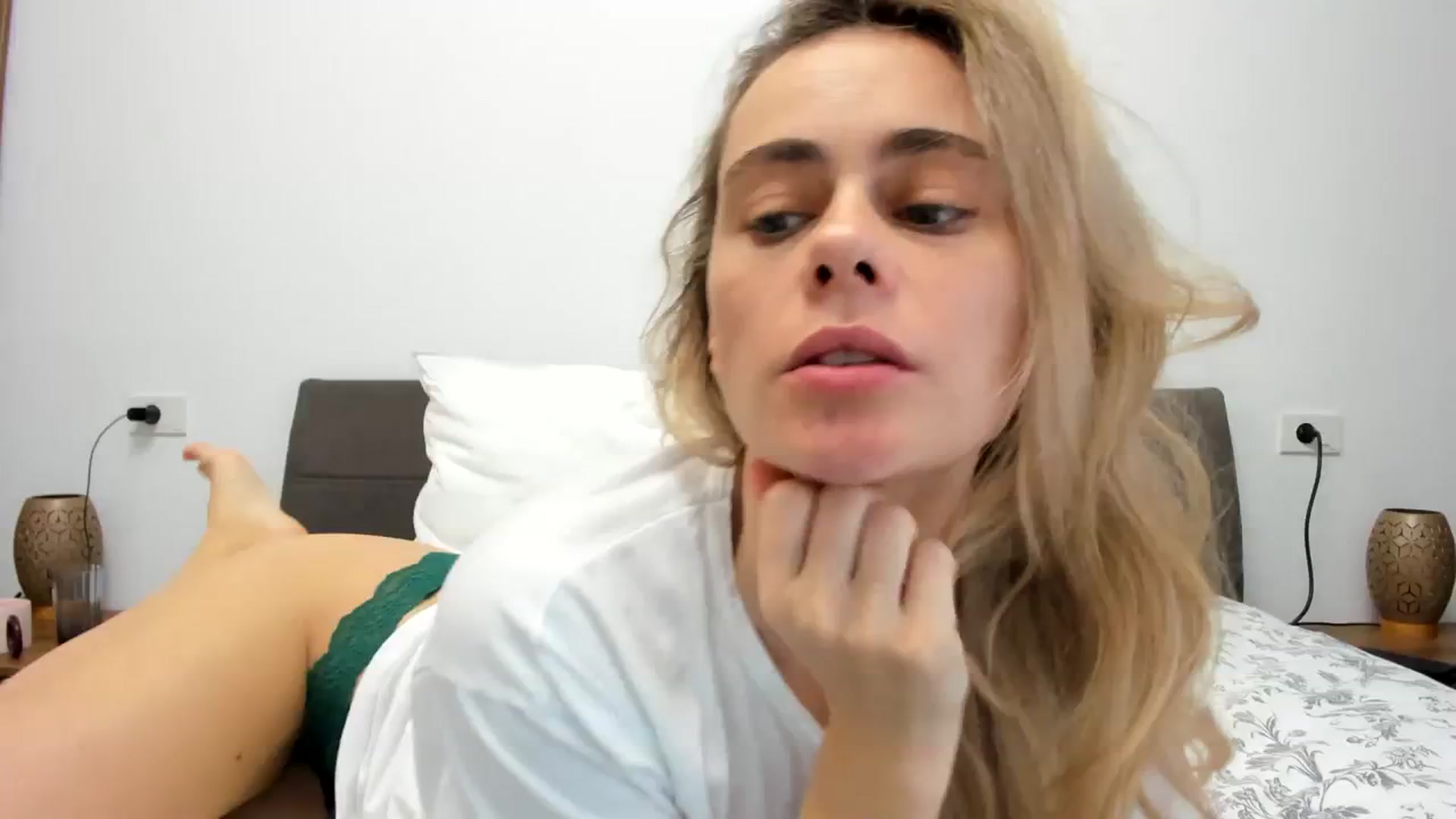 Gallery image thumbnail from DebbyPaige's myfreecams stream on, 12/06/2023, 10:26 image 1 of 20