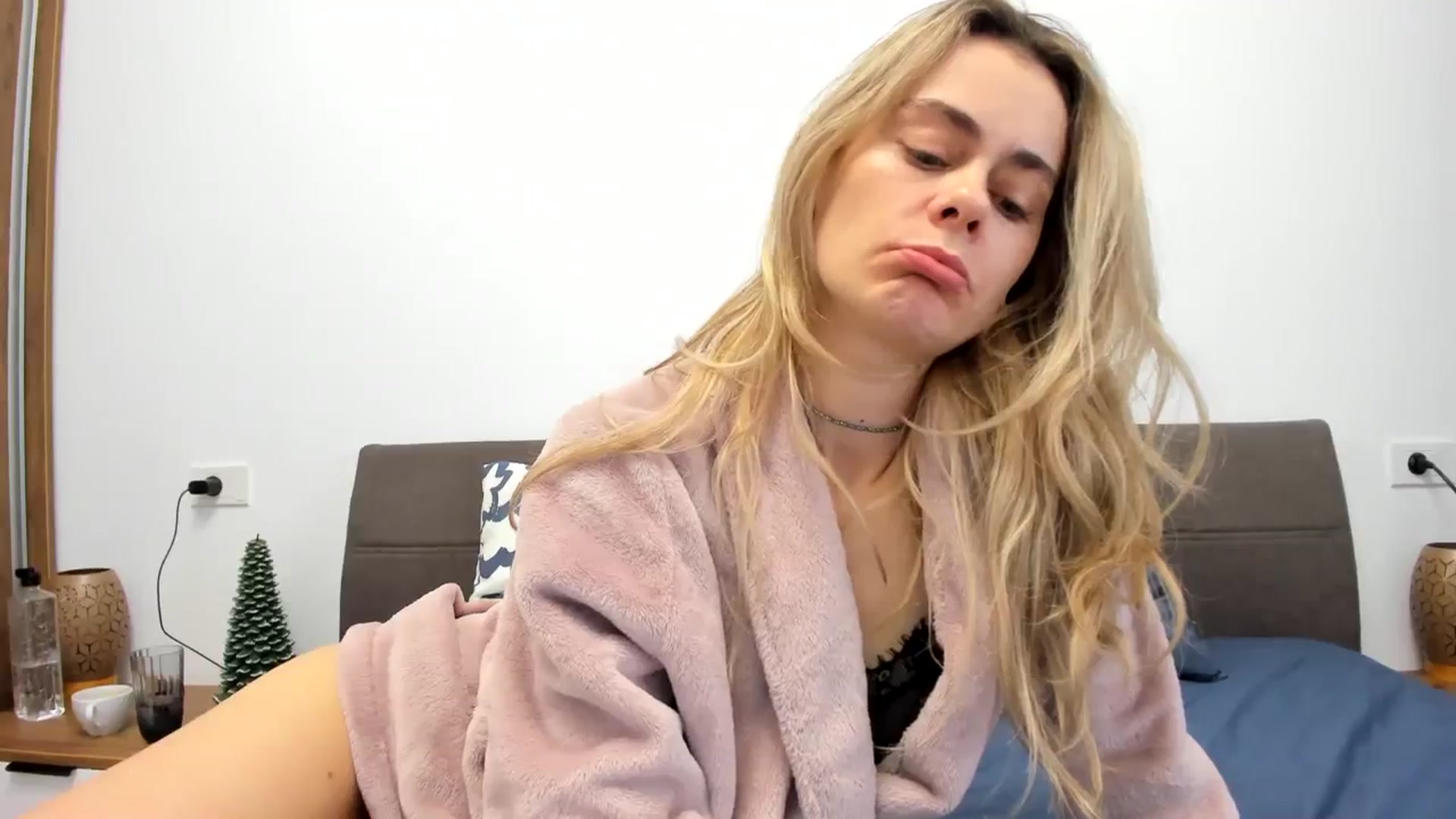 Gallery image thumbnail from DebbyPaige's myfreecams stream on, 12/20/2023, 12:19 image 2 of 20