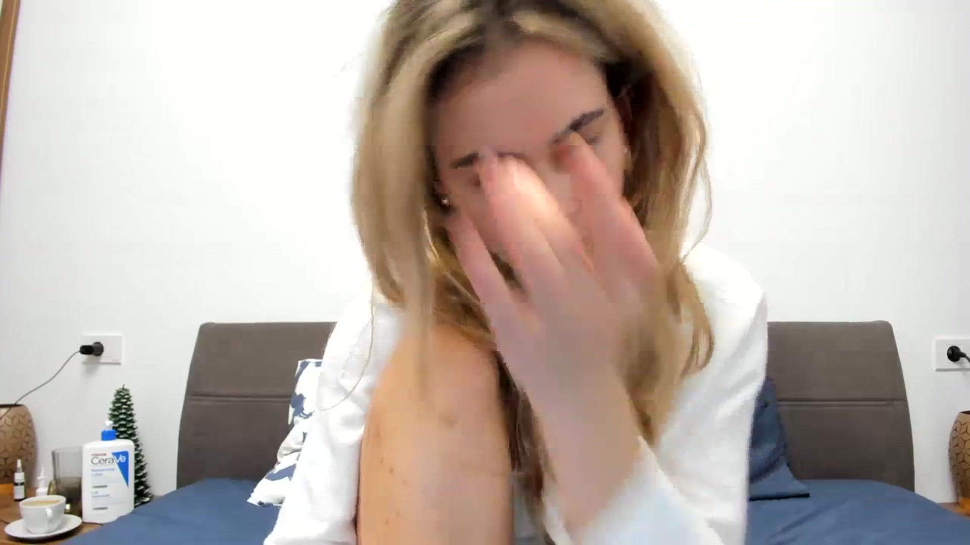 Gallery image thumbnail from DebbyPaige's myfreecams stream on, 12/21/2023, 14:30 image 15 of 20