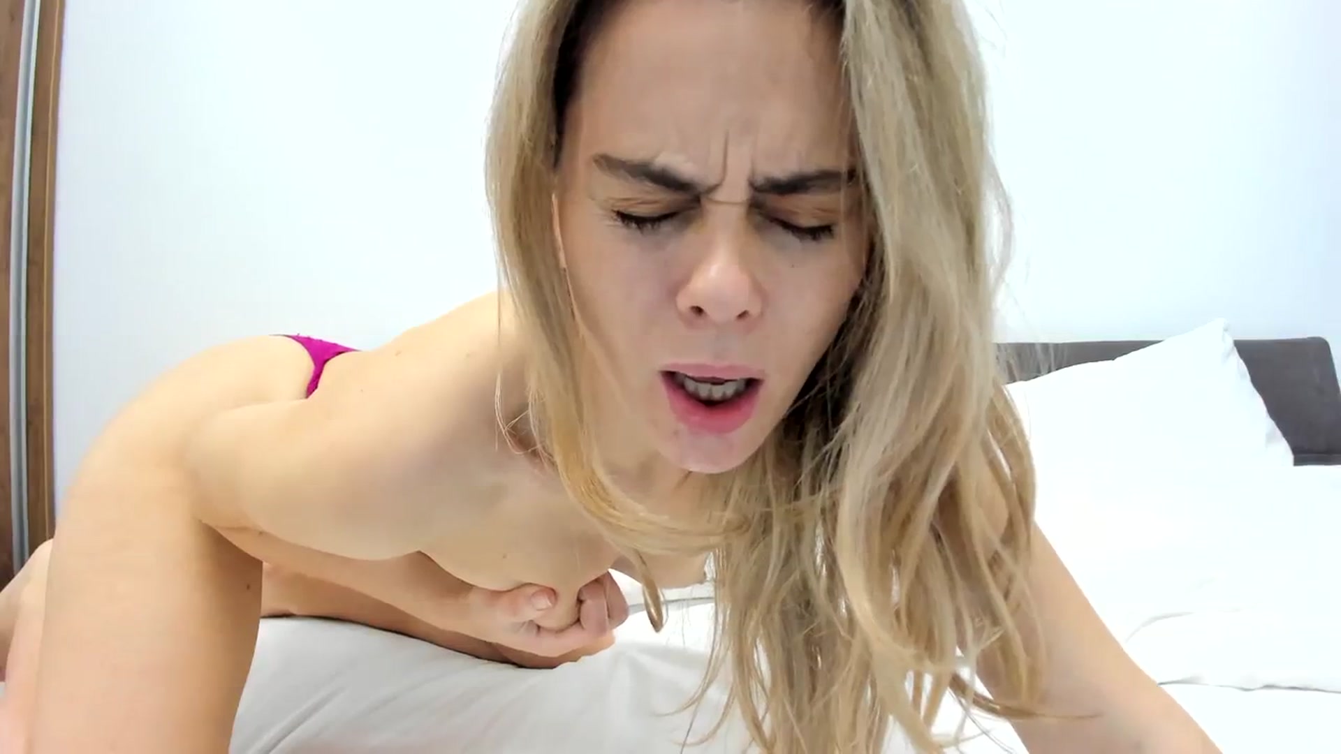 Gallery image thumbnail from DebbyPaige's myfreecams stream on, 12/25/2023, 19:11 image 16 of 20