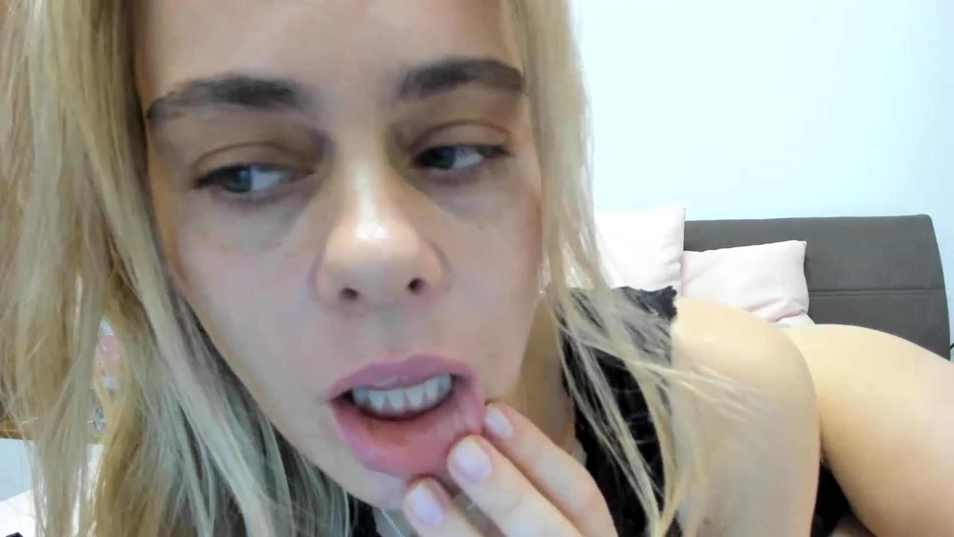 Gallery image thumbnail from DebbyPaige's myfreecams stream on, 12/29/2023, 15:49 image 14 of 20