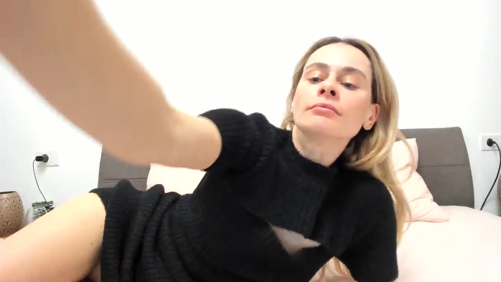 Gallery image thumbnail from DebbyPaige's myfreecams stream on, 12/31/2023, 21:03 image 15 of 20