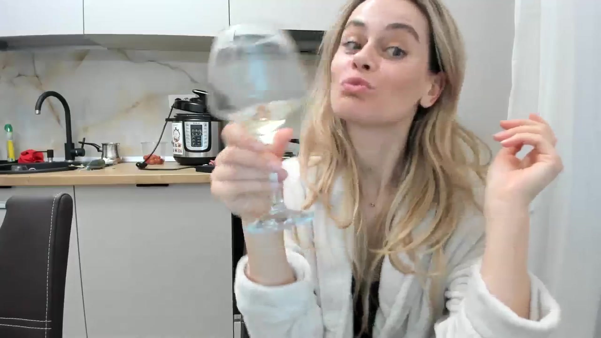Gallery image thumbnail from DebbyPaige's myfreecams stream on, 01/02/2024, 20:22 image 8 of 20