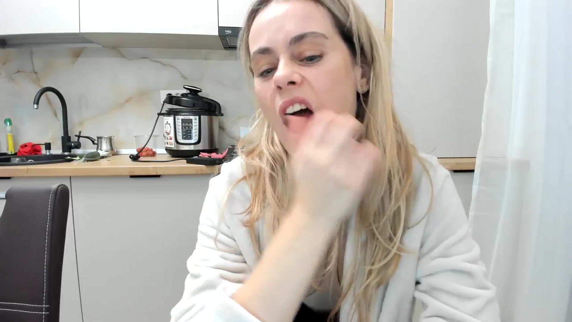 Gallery image thumbnail from DebbyPaige's myfreecams stream on, 01/02/2024, 20:22 image 18 of 20
