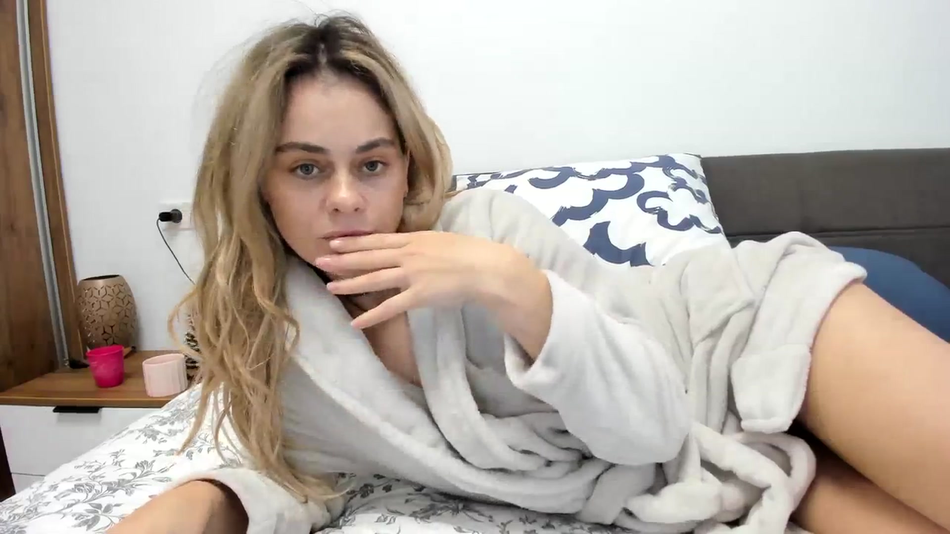 Gallery image thumbnail from DebbyPaige's myfreecams stream on, 01/03/2024, 11:41 image 17 of 20