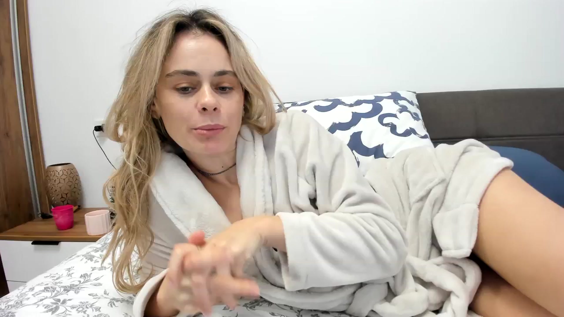 Gallery image thumbnail from DebbyPaige's myfreecams stream on, 01/03/2024, 11:41 image 18 of 20