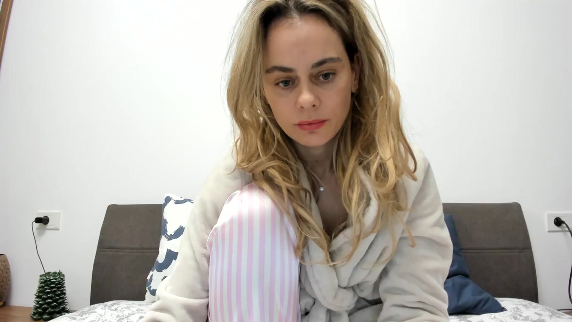 Gallery image thumbnail from DebbyPaige's myfreecams stream on, 01/04/2024, 16:40 image 14 of 20