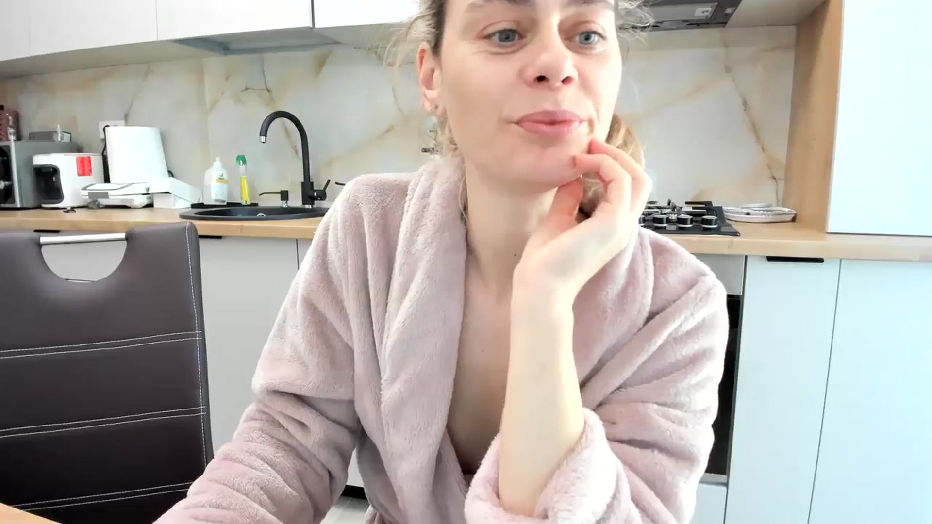 Gallery image thumbnail from DebbyPaige's myfreecams stream on, 01/05/2024, 10:08 image 6 of 20