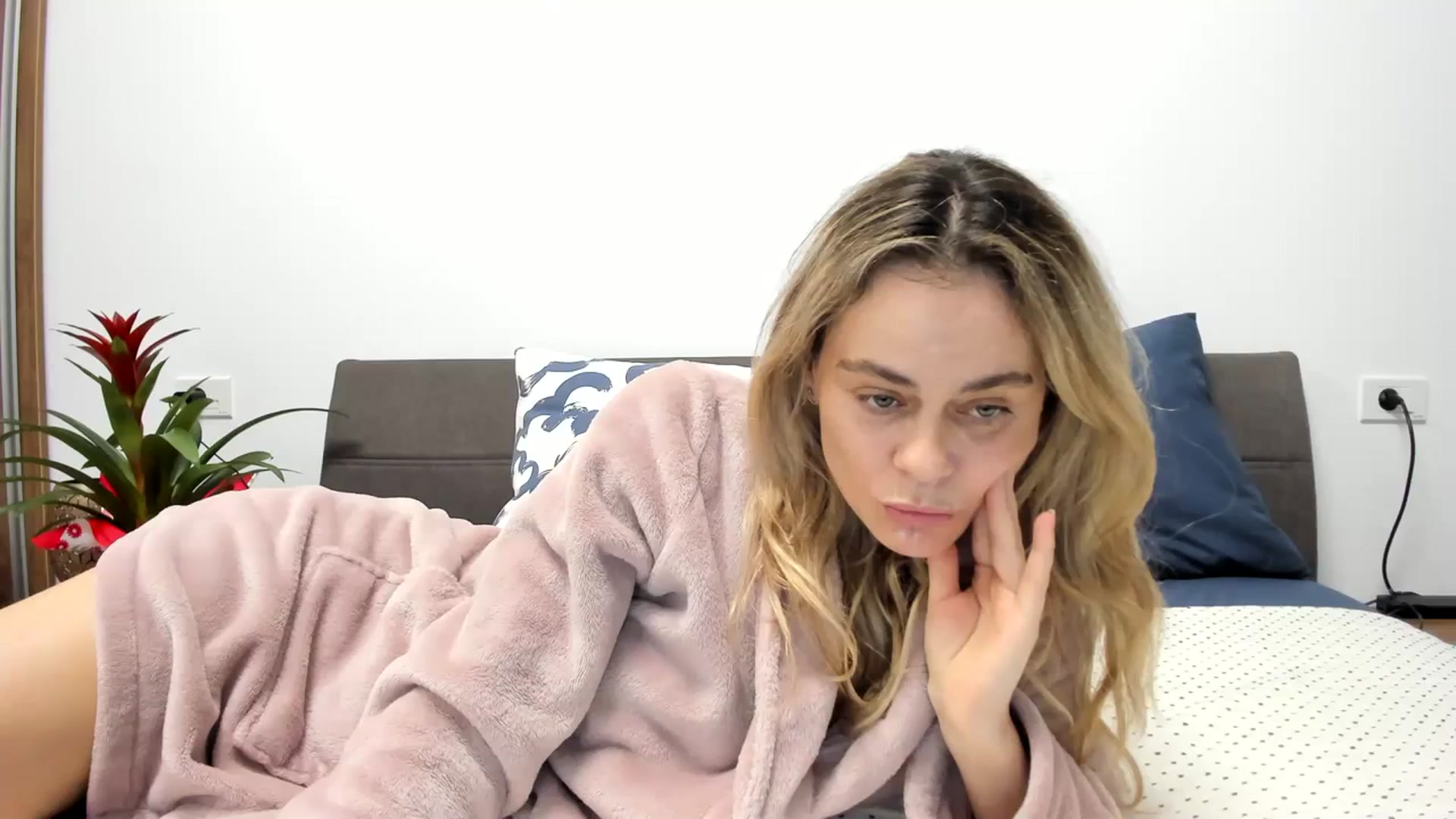 Gallery image thumbnail from DebbyPaige's myfreecams stream on, 01/08/2024, 13:01 image 4 of 20
