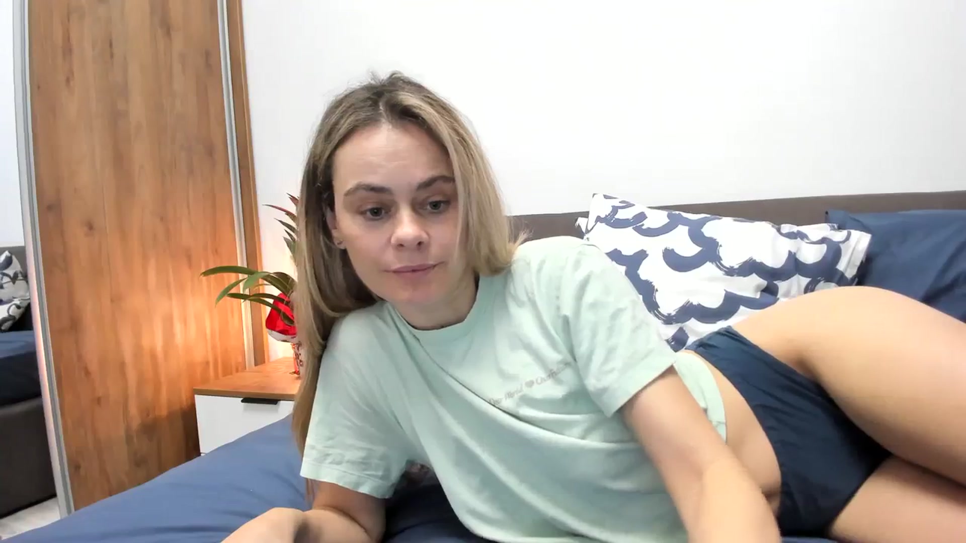 Gallery image thumbnail from DebbyPaige's myfreecams stream on, 01/09/2024, 11:05 image 12 of 20