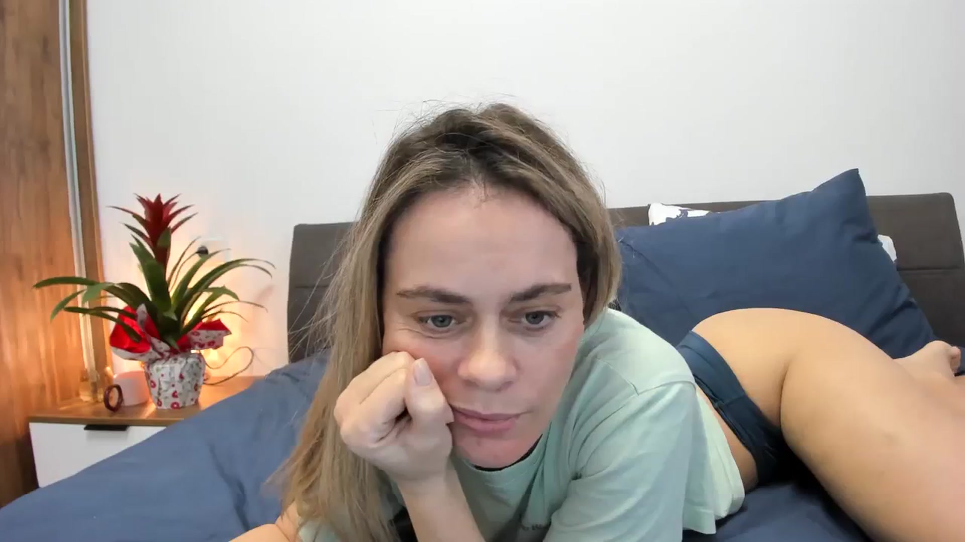 Gallery image thumbnail from DebbyPaige's myfreecams stream on, 01/09/2024, 13:07 image 6 of 20