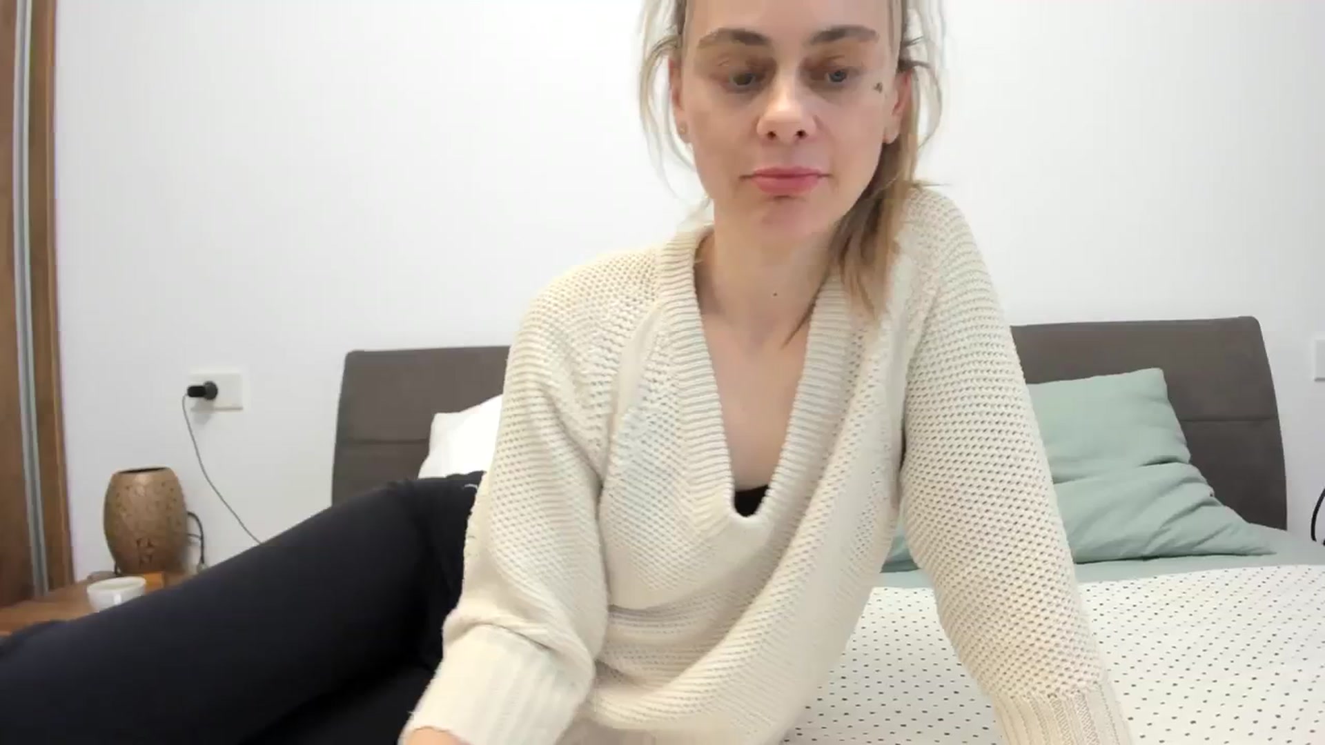 Gallery image thumbnail from DebbyPaige's myfreecams stream on, 01/11/2024, 14:08 image 12 of 20
