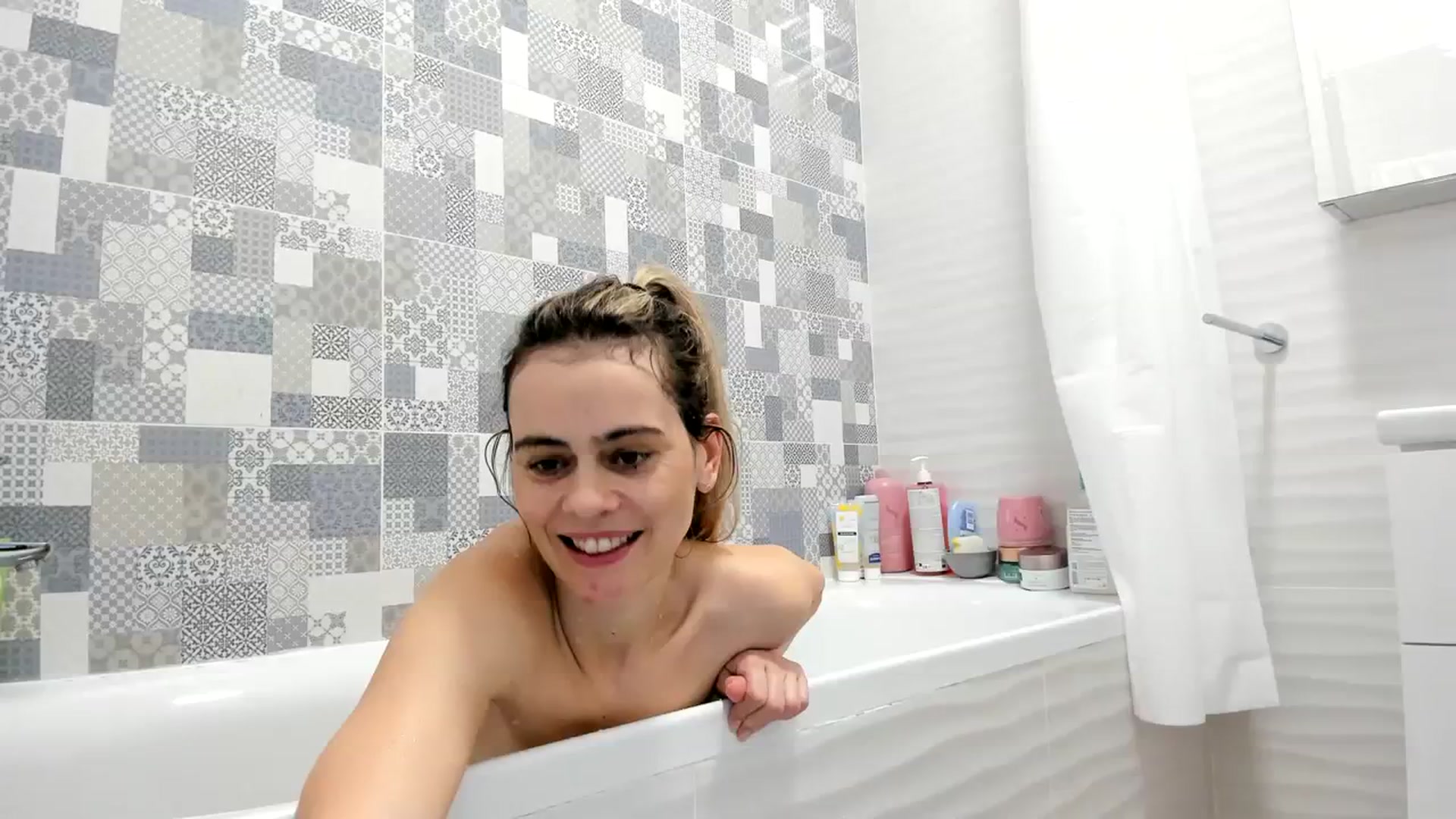 Gallery image thumbnail from DebbyPaige's myfreecams stream on, 01/12/2024, 11:18 image 7 of 20