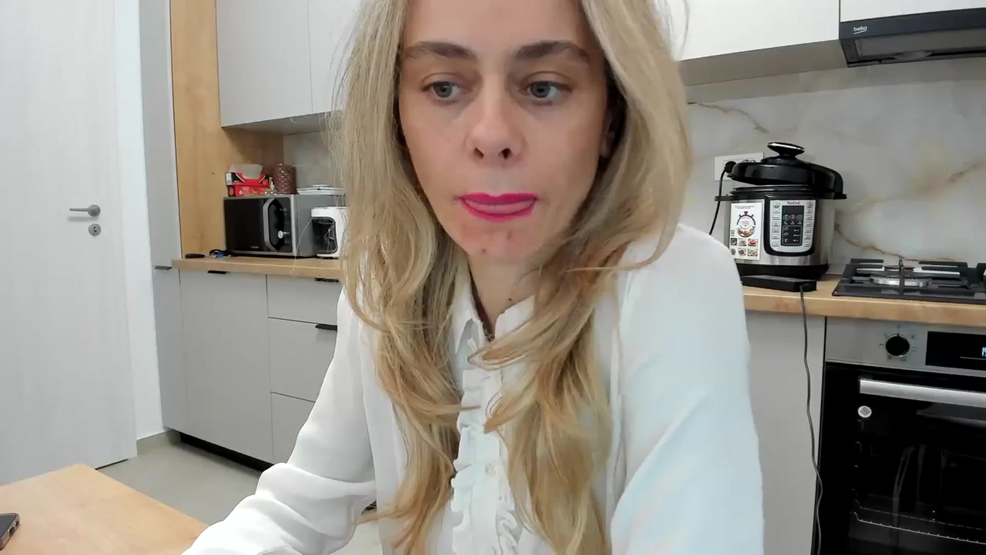 Gallery image thumbnail from DebbyPaige's myfreecams stream on, 01/20/2024, 17:20 image 6 of 20