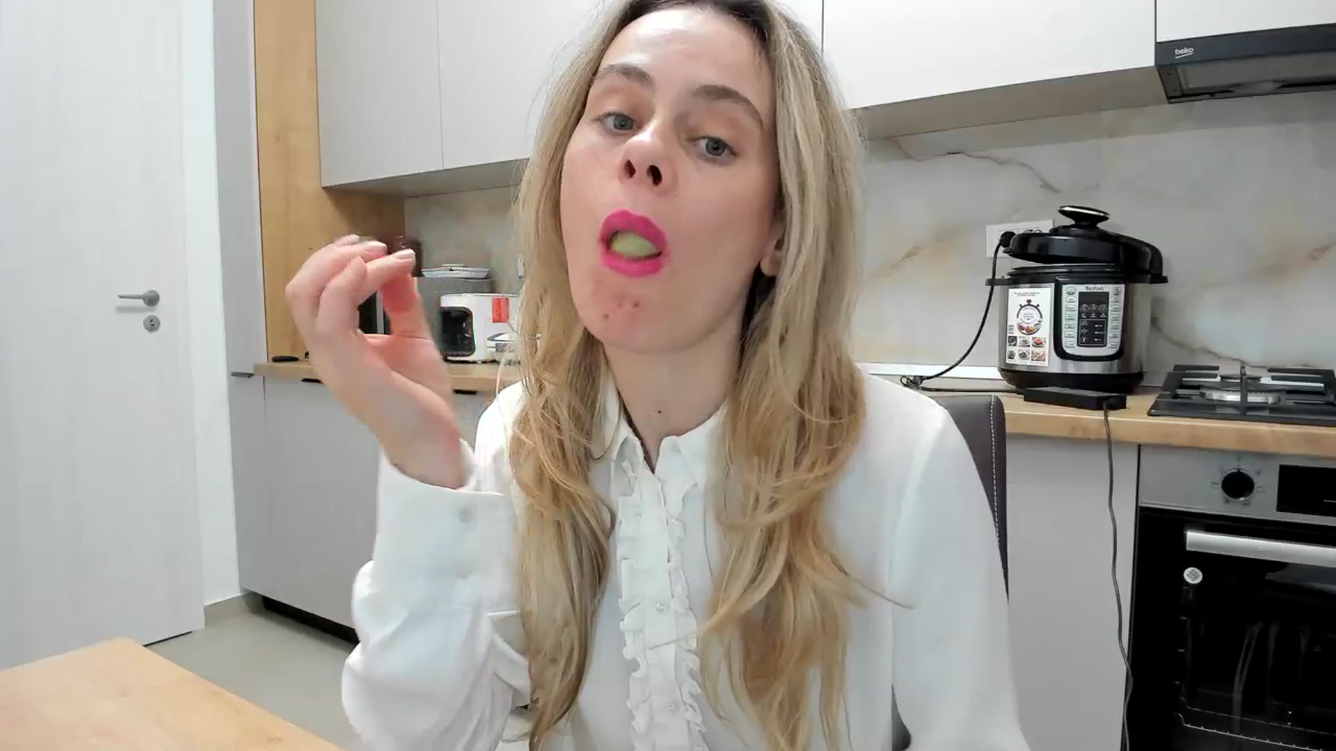 Gallery image thumbnail from DebbyPaige's myfreecams stream on, 01/20/2024, 17:20 image 20 of 20
