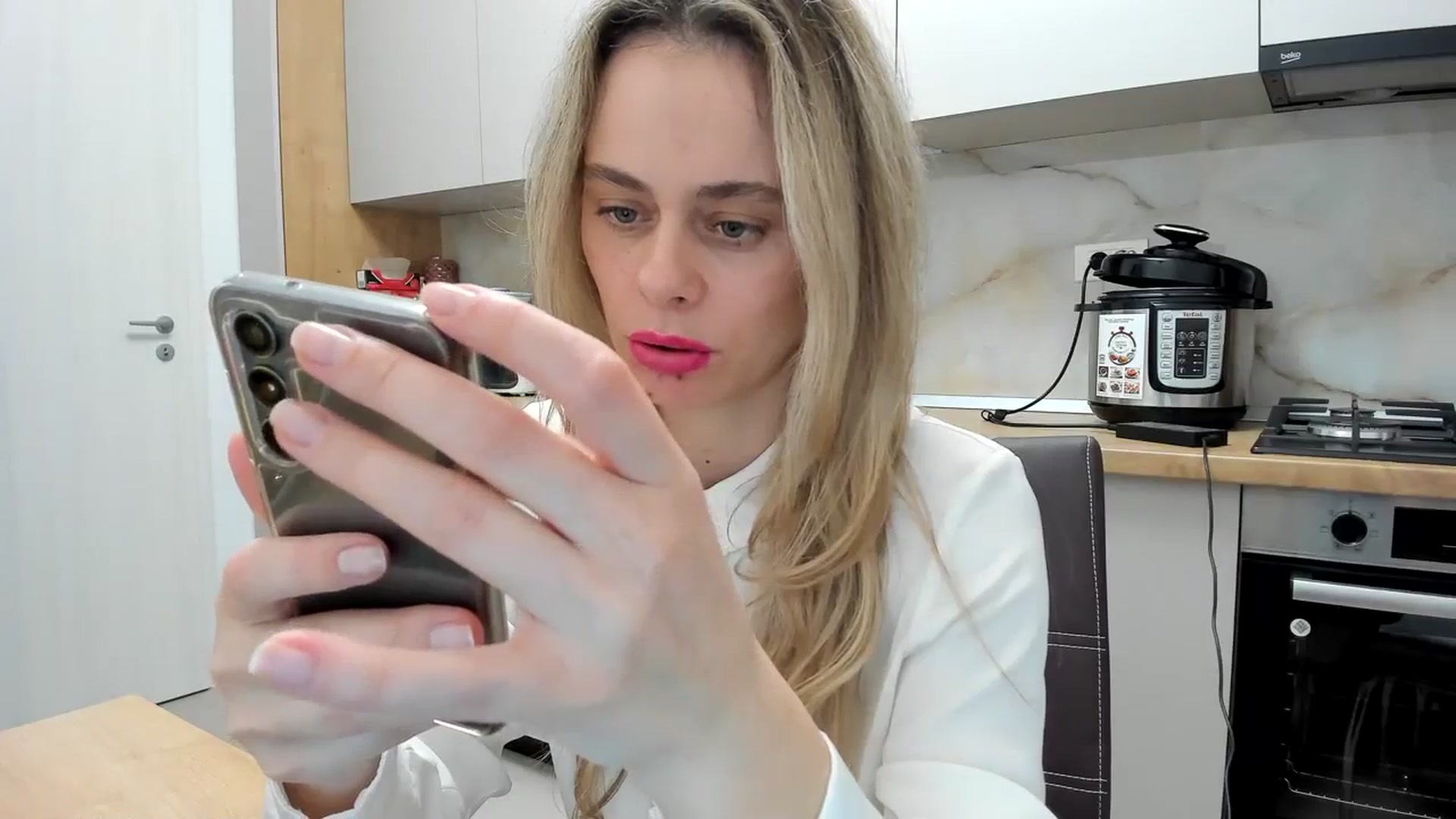 Gallery image thumbnail from DebbyPaige's myfreecams stream on, 01/20/2024, 17:20 image 16 of 20