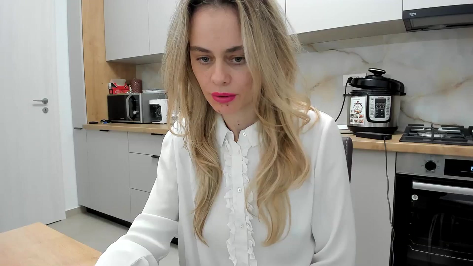 Gallery image thumbnail from DebbyPaige's myfreecams stream on, 01/20/2024, 17:20 image 8 of 20