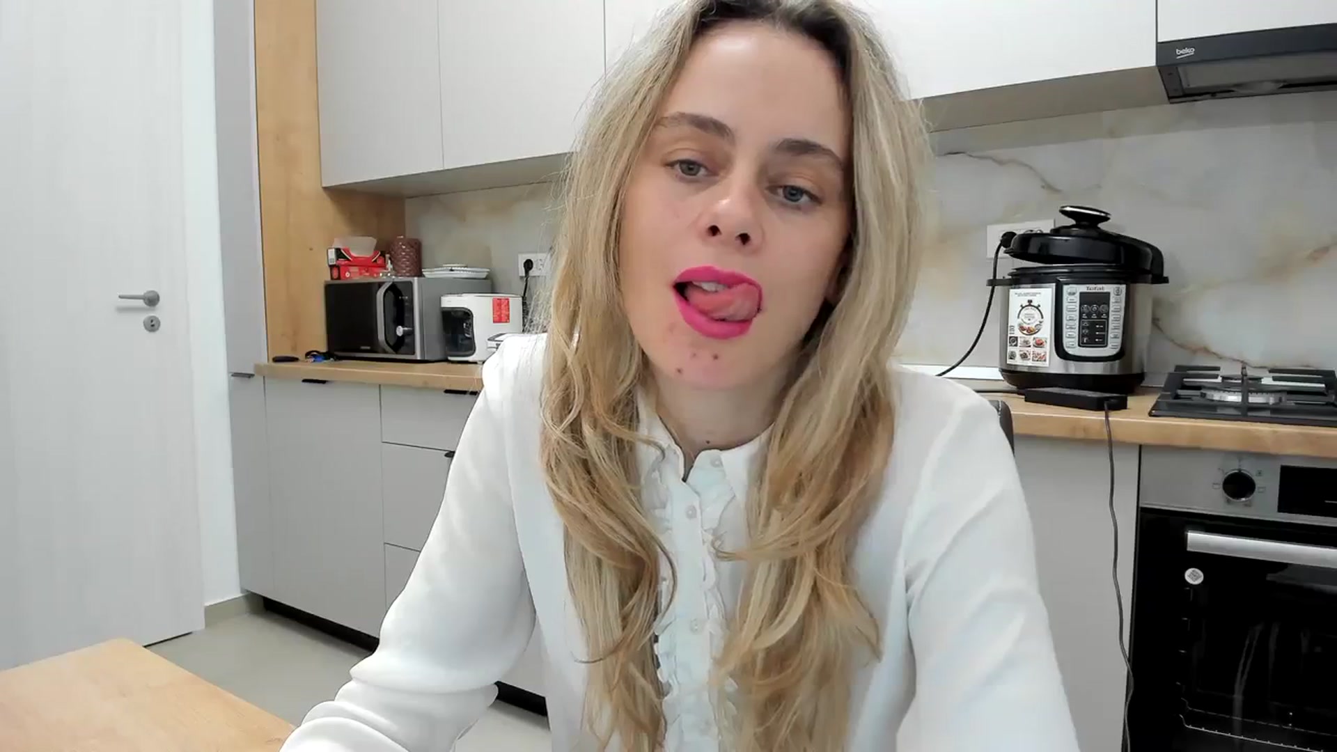 Gallery image thumbnail from DebbyPaige's myfreecams stream on, 01/20/2024, 17:20 image 18 of 20