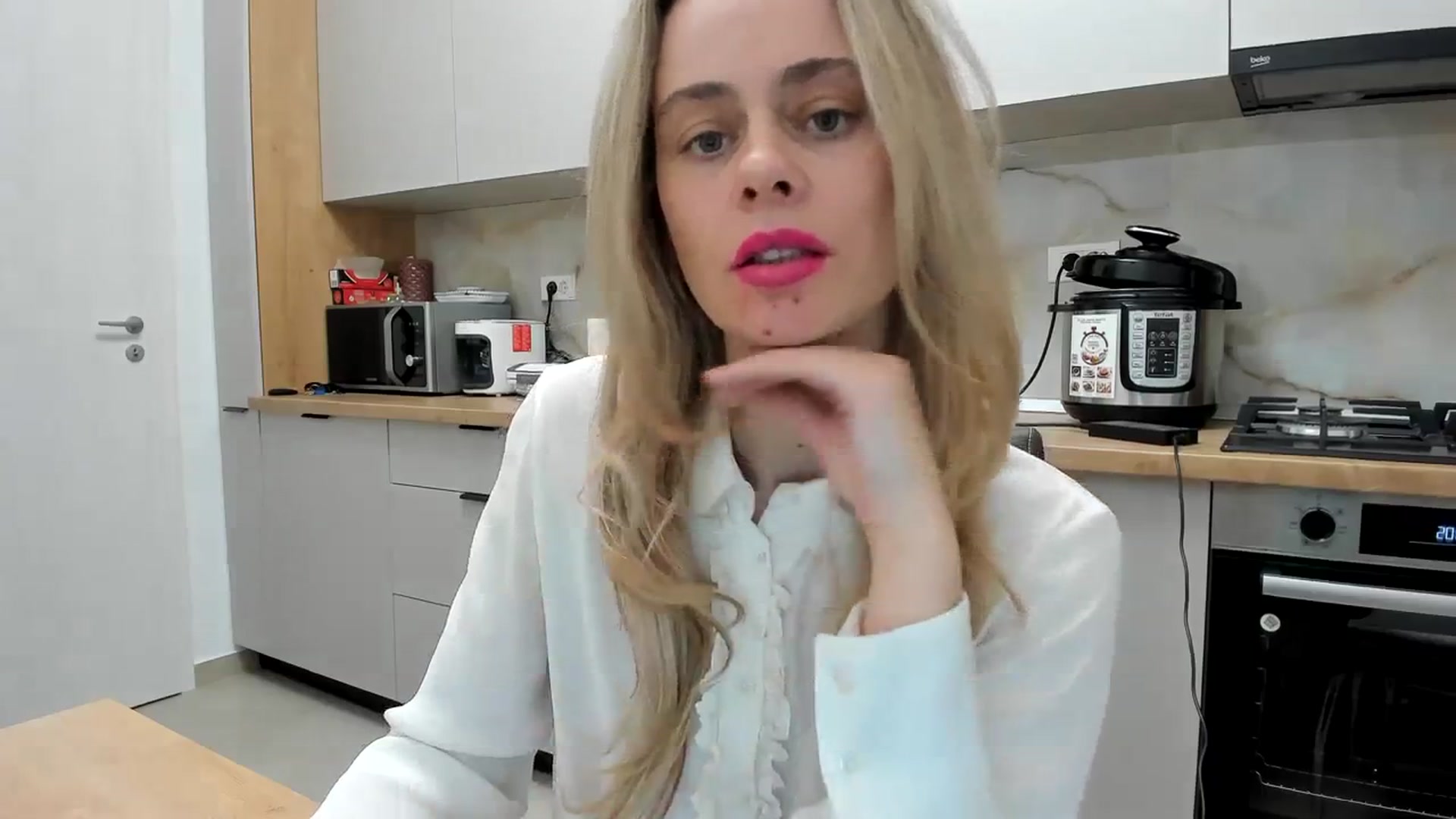 Gallery image thumbnail from DebbyPaige's myfreecams stream on, 01/20/2024, 17:20 image 13 of 20