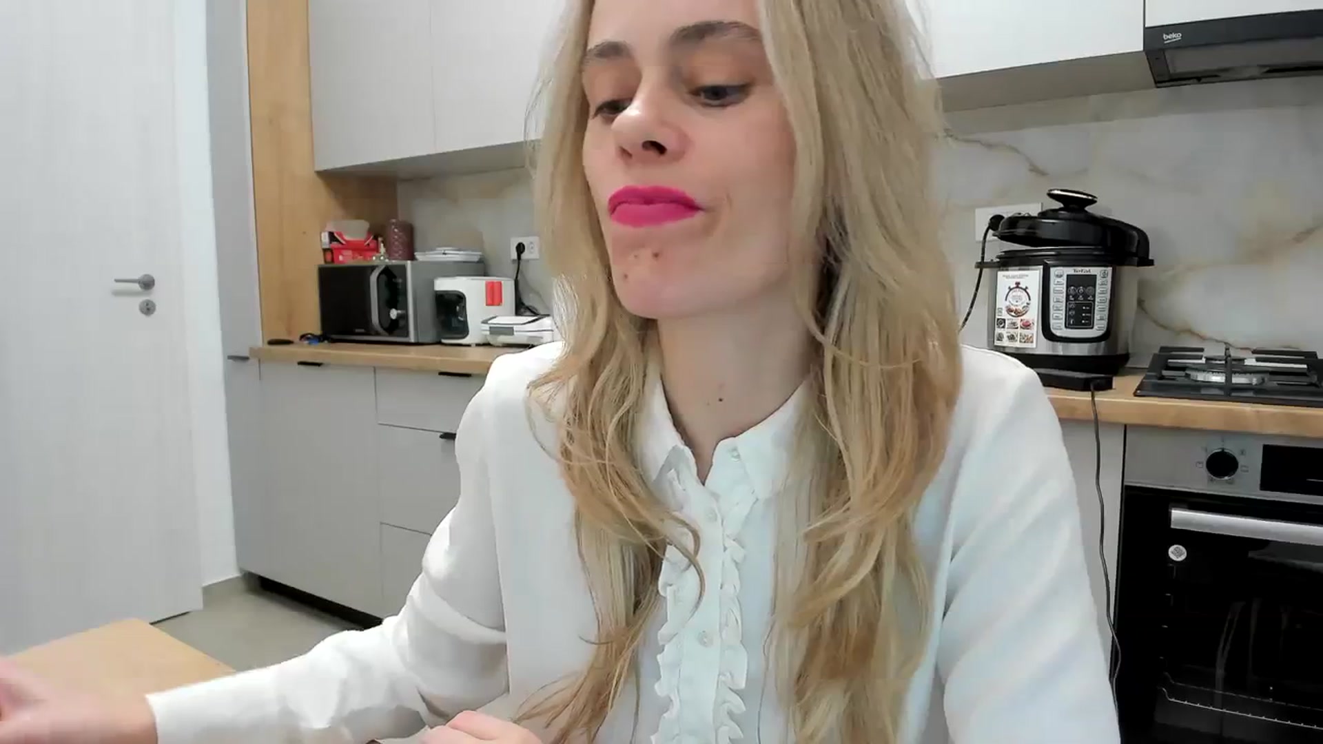 Gallery image thumbnail from DebbyPaige's myfreecams stream on, 01/20/2024, 17:20 image 2 of 20