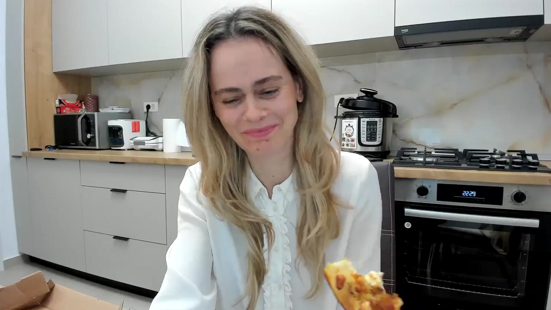 Gallery image thumbnail from DebbyPaige's myfreecams stream on, 01/20/2024, 19:35 image 19 of 20