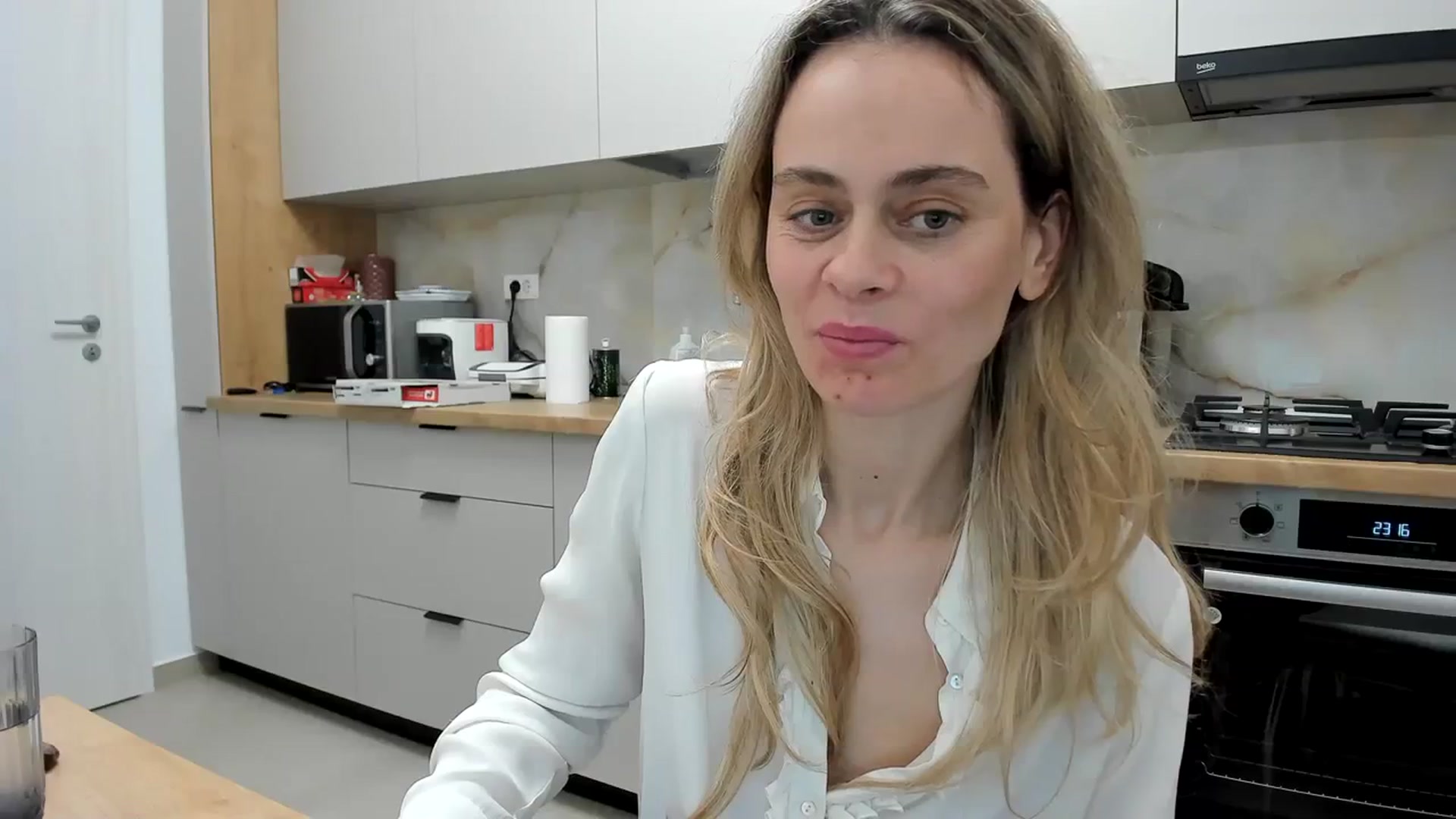 Gallery image thumbnail from DebbyPaige's myfreecams stream on, 01/20/2024, 21:23 image 8 of 20