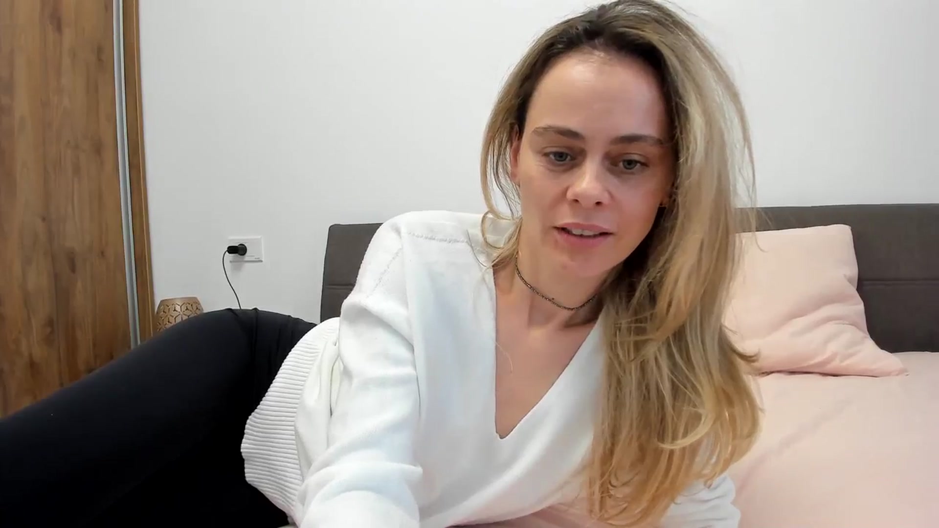 Gallery image thumbnail from DebbyPaige's myfreecams stream on, 01/25/2024, 14:32 image 17 of 20