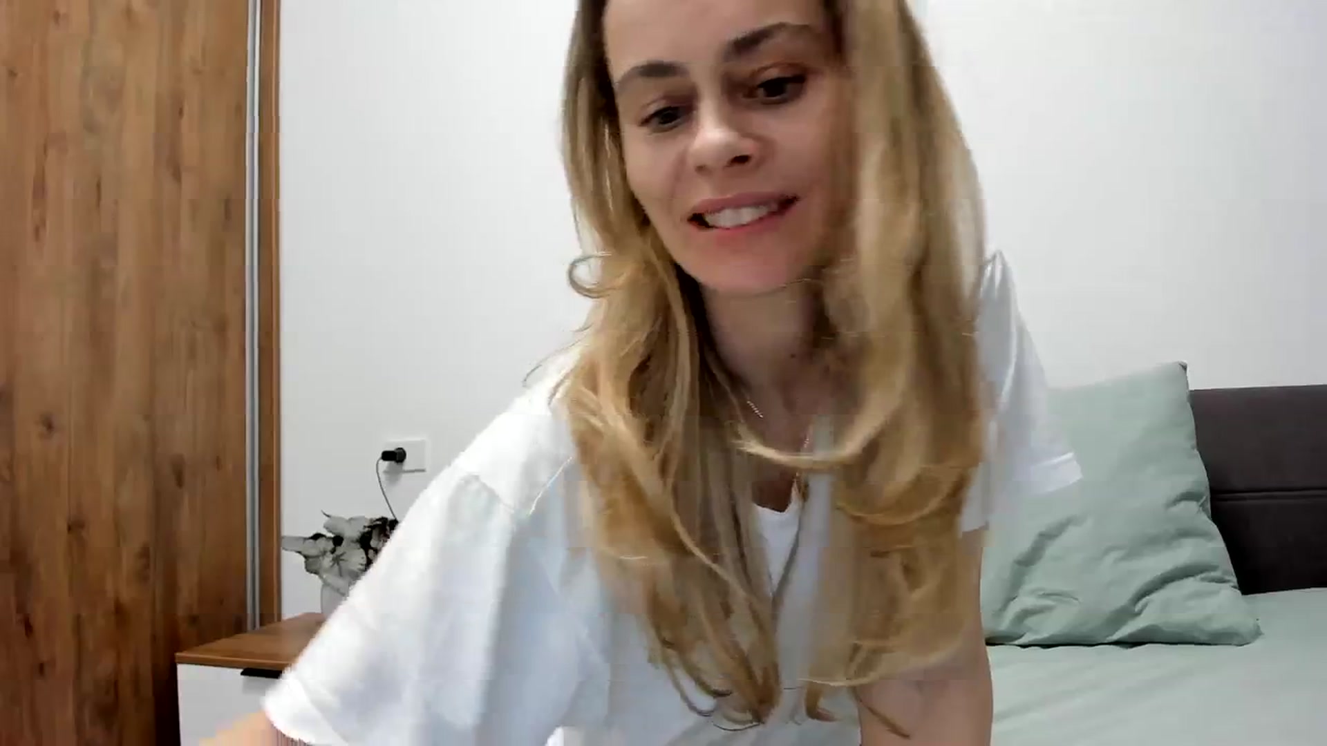 Gallery image thumbnail from DebbyPaige's myfreecams stream on, 02/02/2024, 17:23 image 15 of 20