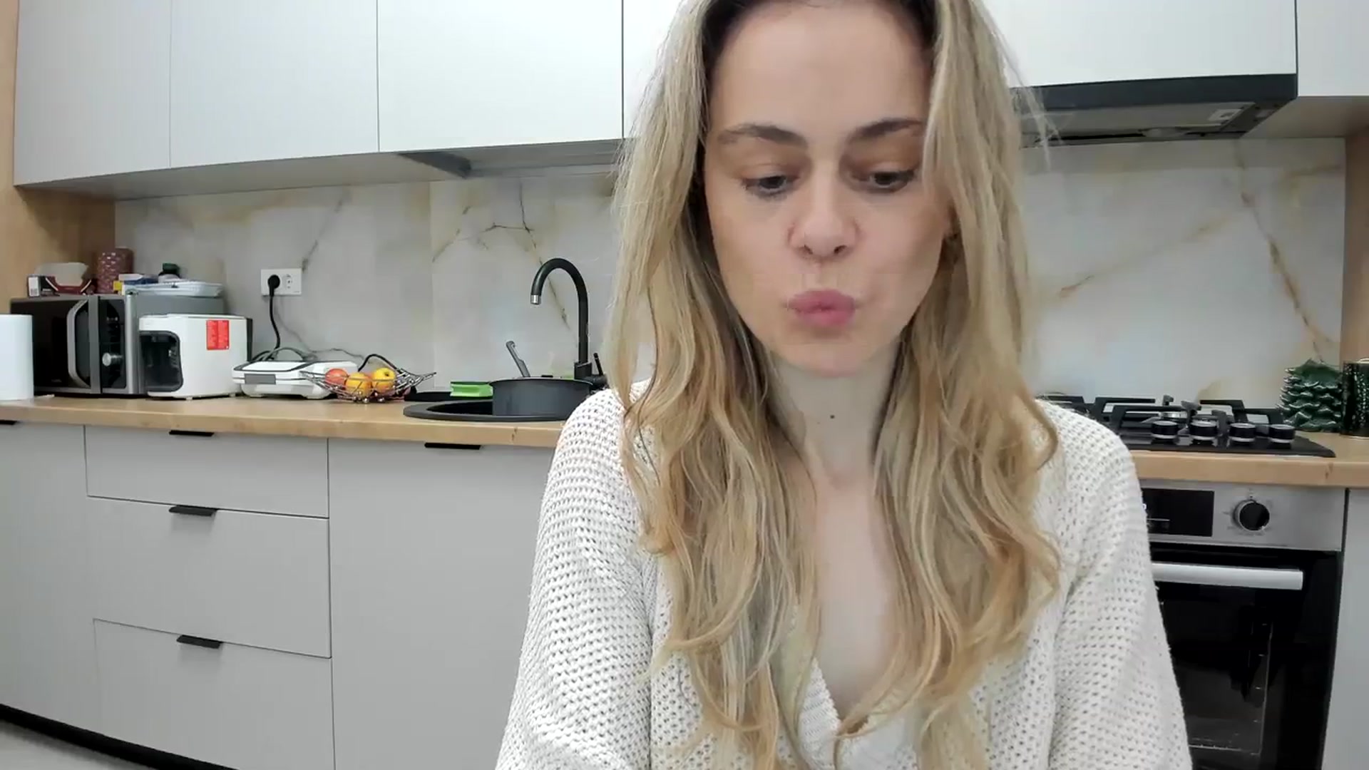 Gallery image thumbnail from DebbyPaige's myfreecams stream on, 02/03/2024, 16:31 image 3 of 20