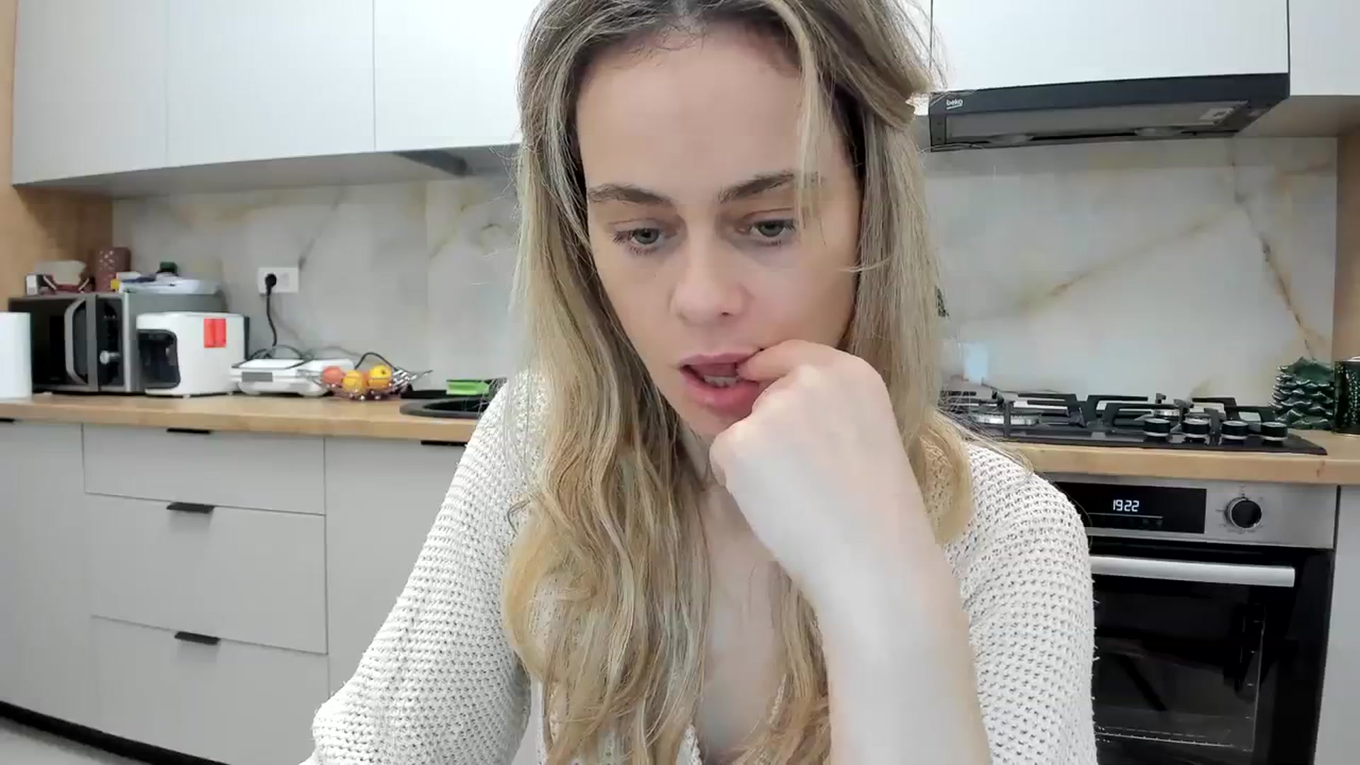 Gallery image thumbnail from DebbyPaige's myfreecams stream on, 02/03/2024, 16:31 image 13 of 20