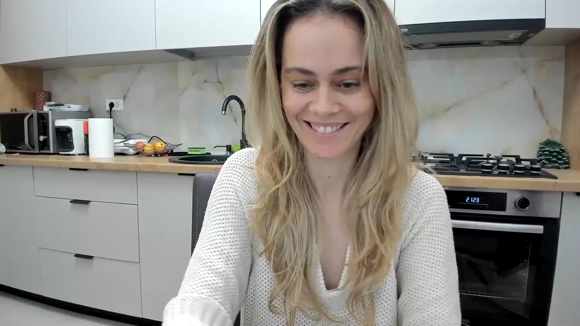 Gallery image thumbnail from DebbyPaige's myfreecams stream on, 02/03/2024, 19:06 image 12 of 20
