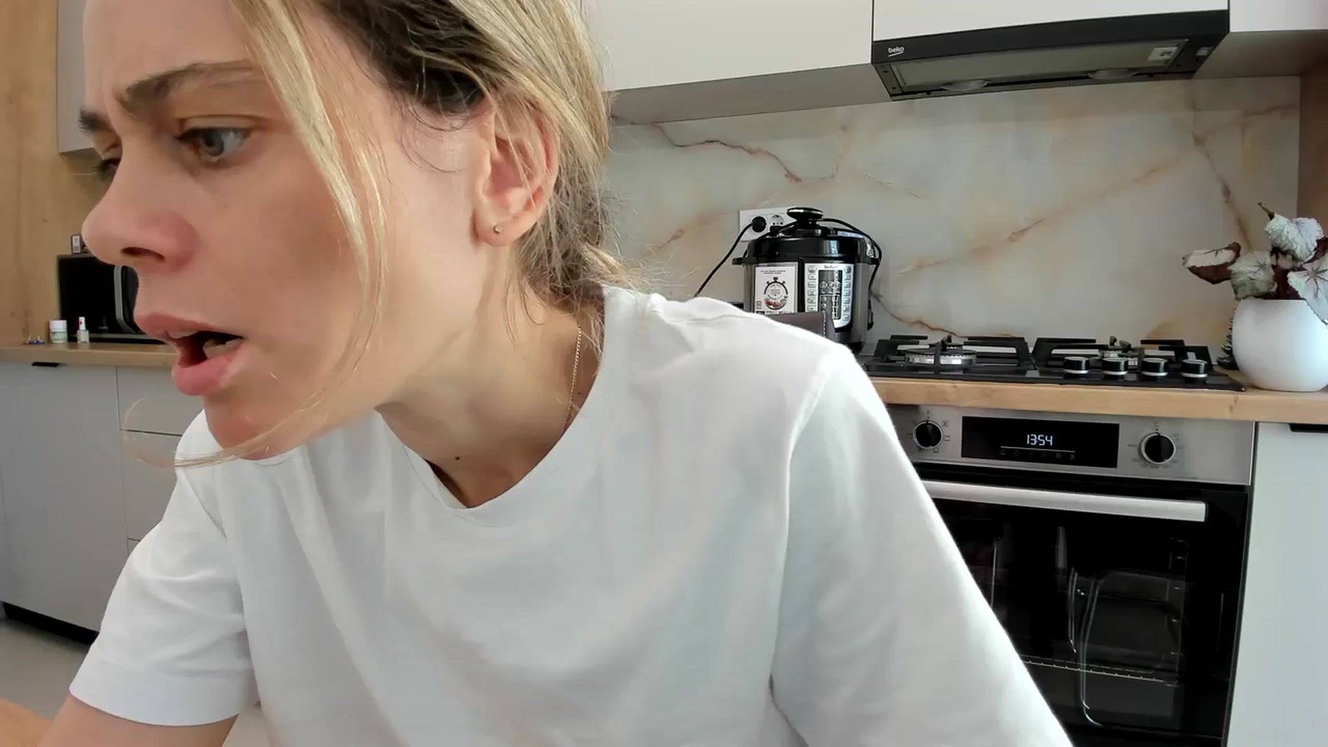 Gallery image thumbnail from DebbyPaige's myfreecams stream on, 02/19/2024, 11:48 image 16 of 20