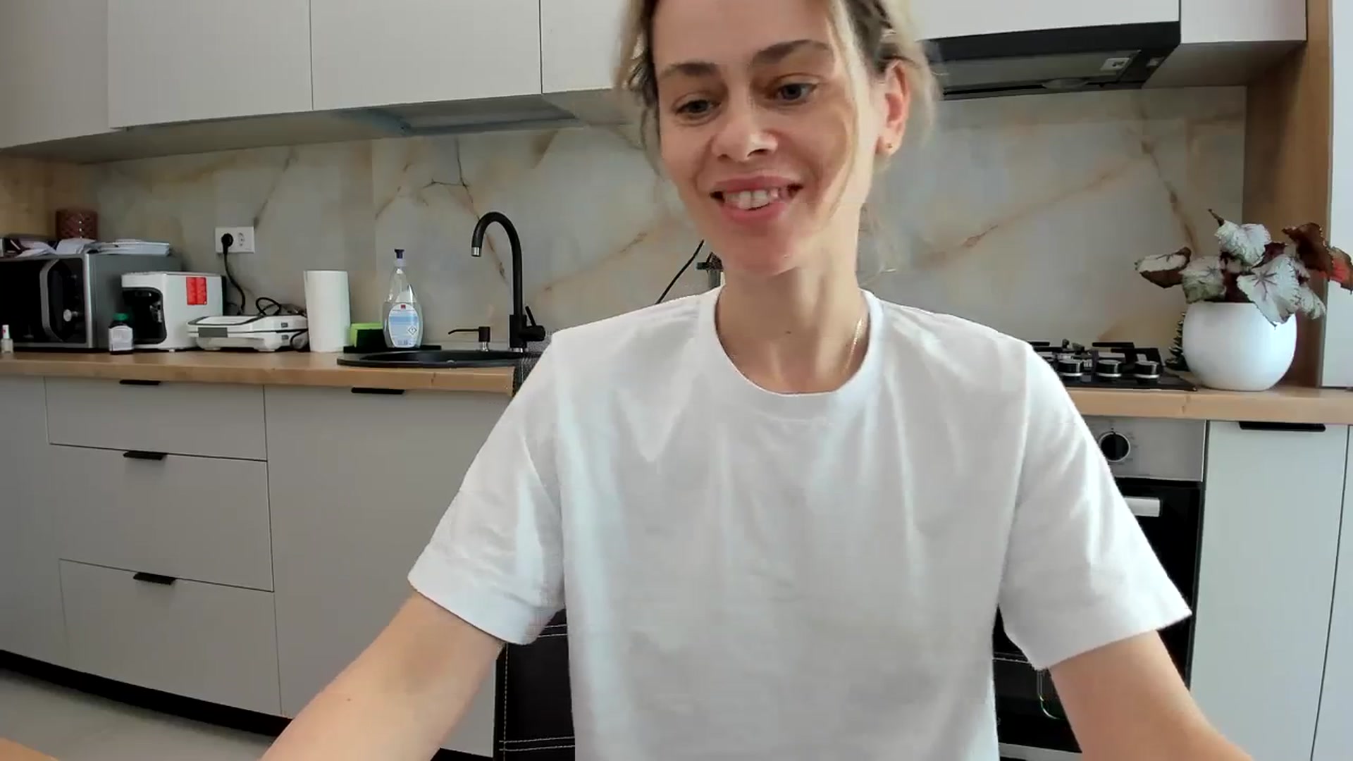 Gallery image thumbnail from DebbyPaige's myfreecams stream on, 02/19/2024, 11:48 image 14 of 20