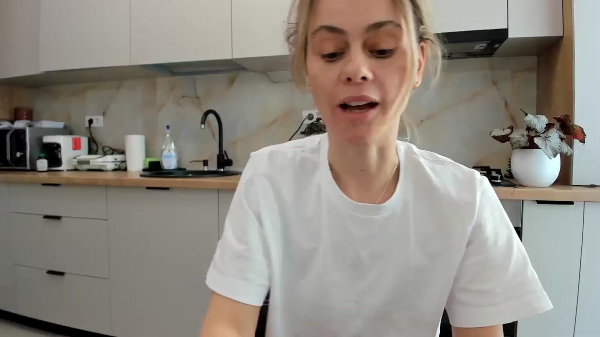 Gallery image thumbnail from DebbyPaige's myfreecams stream on, 02/19/2024, 11:48 image 12 of 20