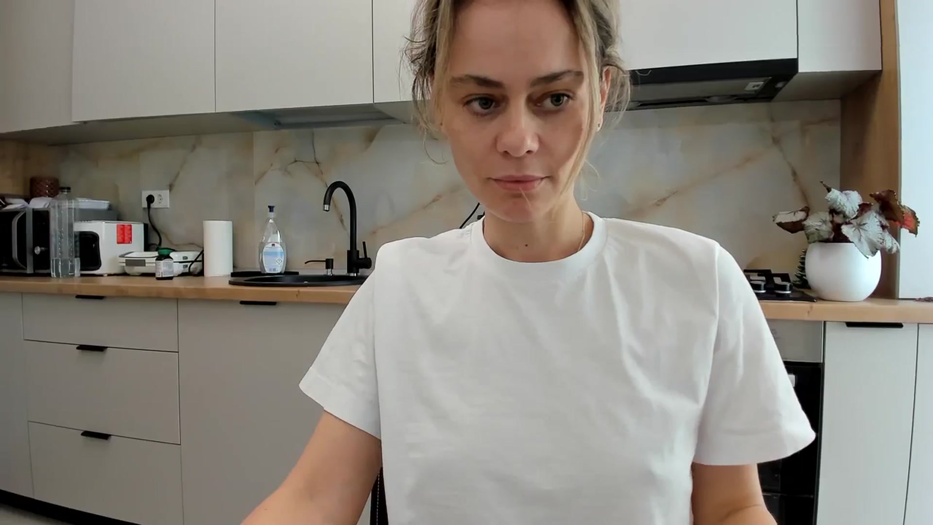 Gallery image thumbnail from DebbyPaige's myfreecams stream on, 02/19/2024, 11:48 image 6 of 20