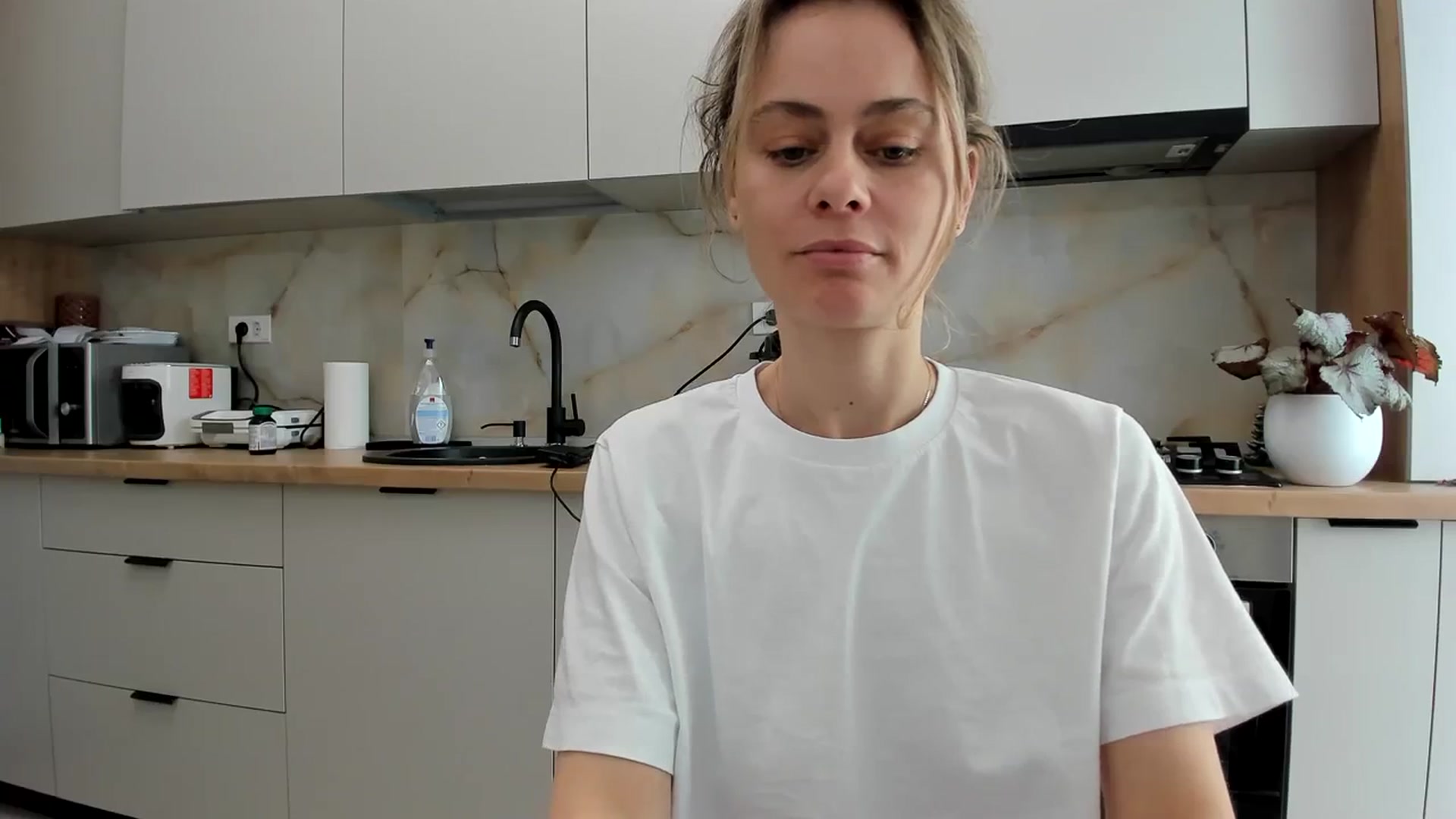 Gallery image thumbnail from DebbyPaige's myfreecams stream on, 02/19/2024, 11:48 image 2 of 20