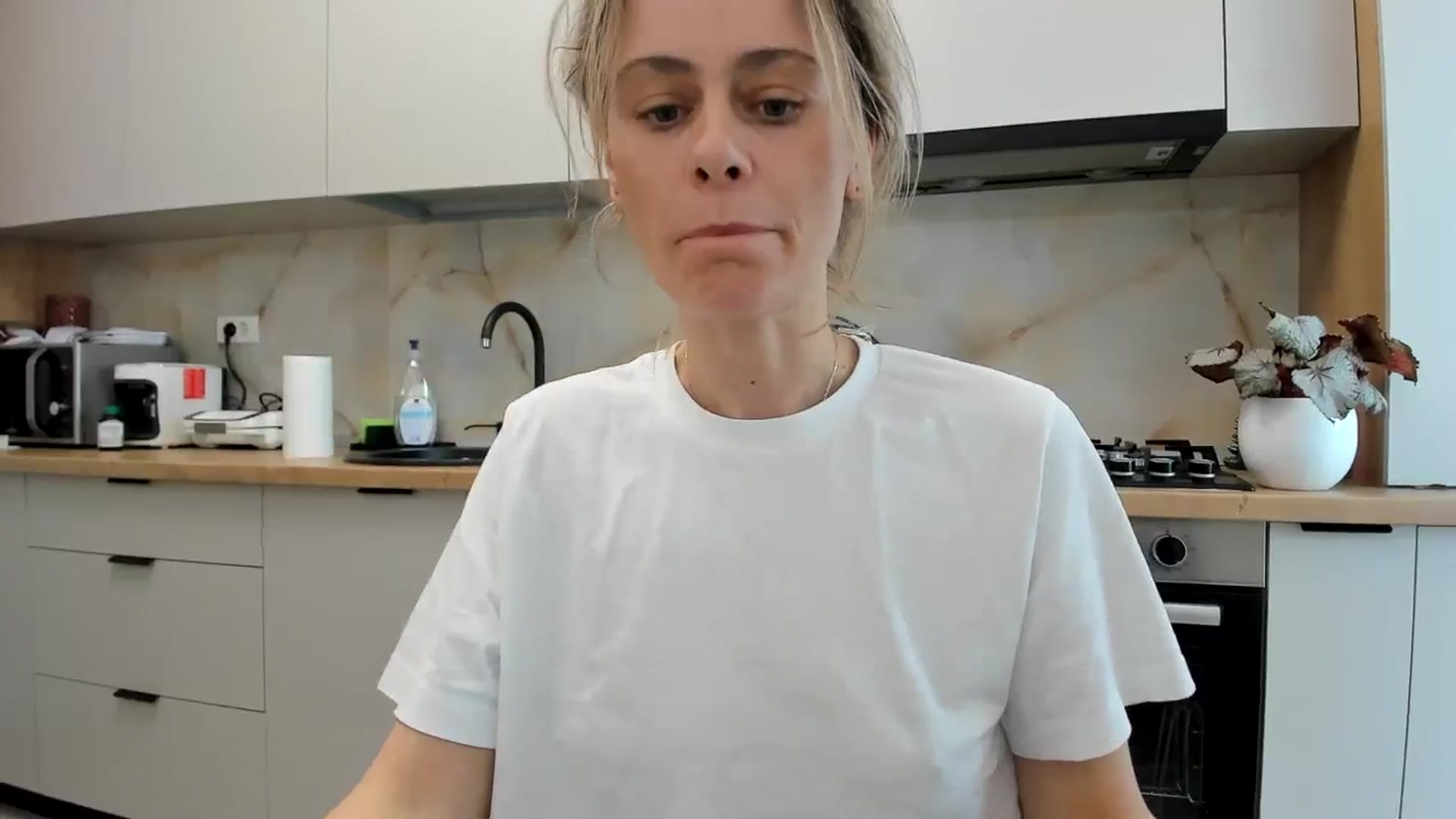 Gallery image thumbnail from DebbyPaige's myfreecams stream on, 02/19/2024, 15:25 image 7 of 20