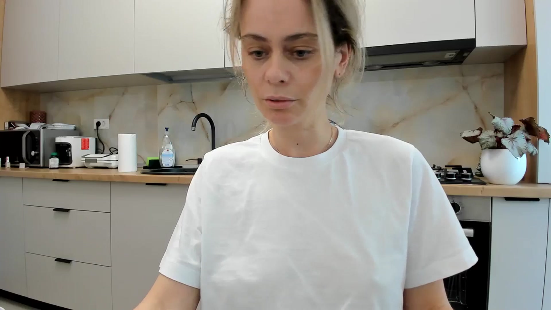 Gallery image thumbnail from DebbyPaige's myfreecams stream on, 02/19/2024, 15:25 image 13 of 20