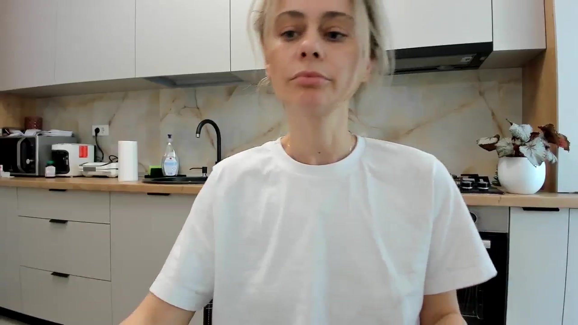 Gallery image thumbnail from DebbyPaige's myfreecams stream on, 02/19/2024, 15:25 image 8 of 20
