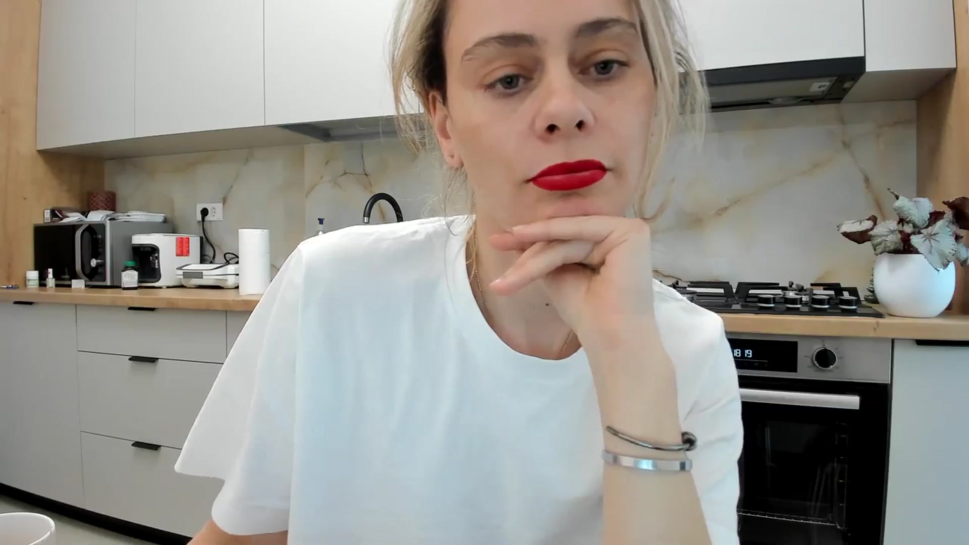 Gallery image thumbnail from DebbyPaige's myfreecams stream on, 02/19/2024, 15:25 image 20 of 20