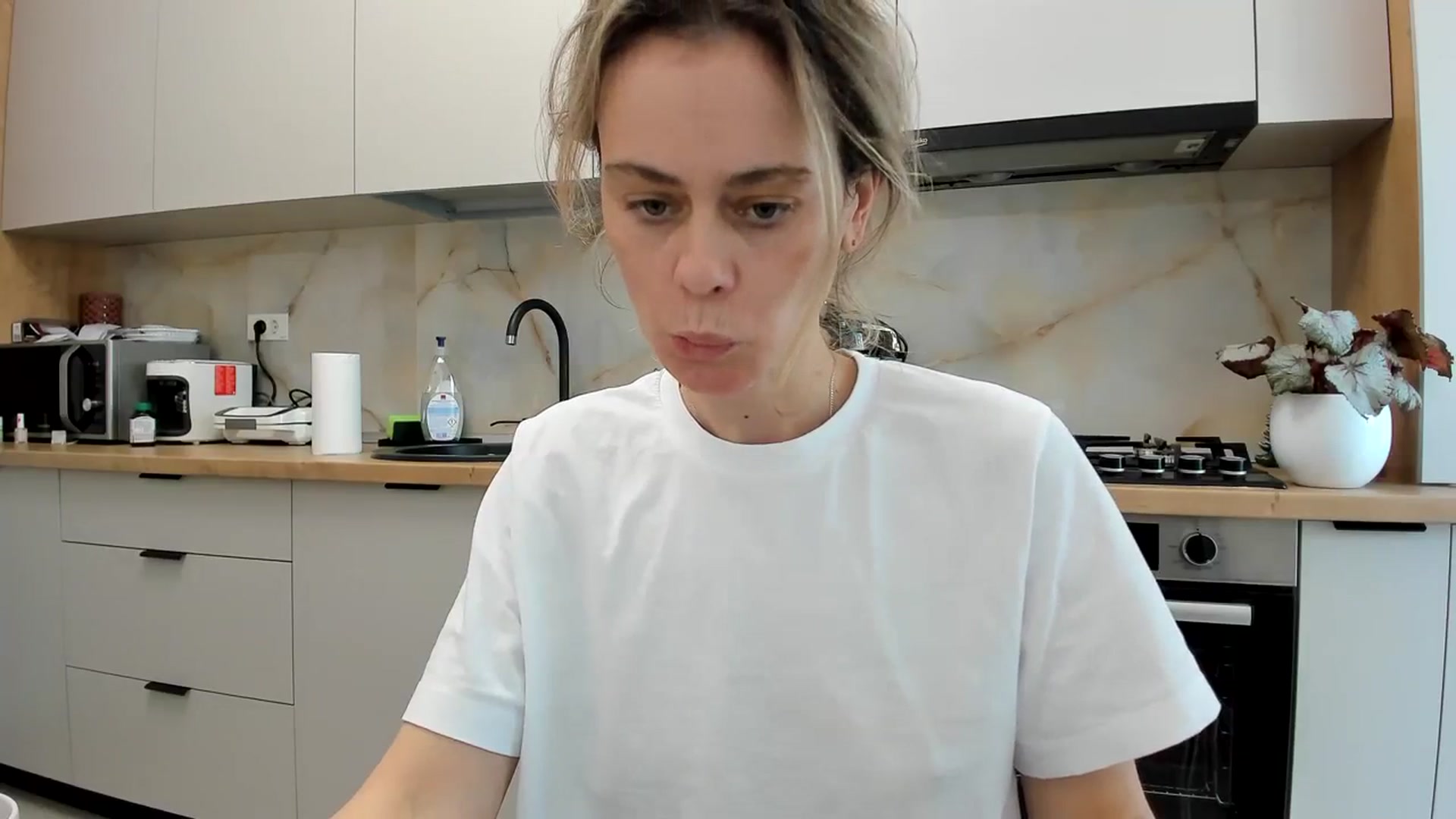 Gallery image thumbnail from DebbyPaige's myfreecams stream on, 02/19/2024, 15:25 image 9 of 20