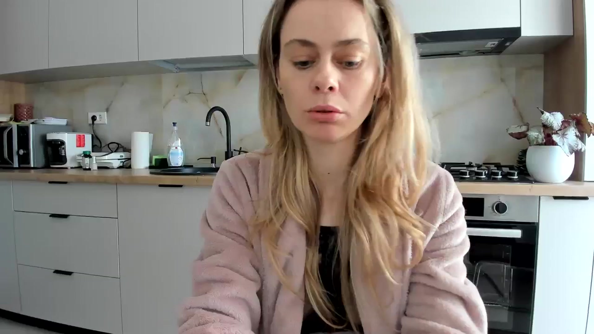 Gallery image thumbnail from DebbyPaige's myfreecams stream on, 02/20/2024, 09:49 image 12 of 20